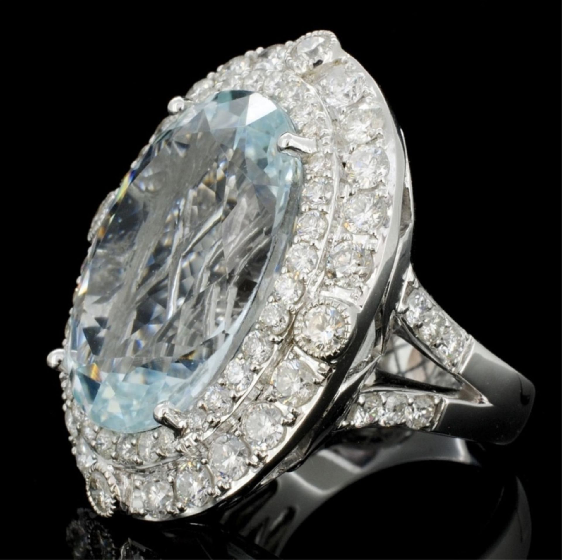 18K Gold 15.18ct Aquamarine & 2.45ct Diamond Ring - Image 2 of 3