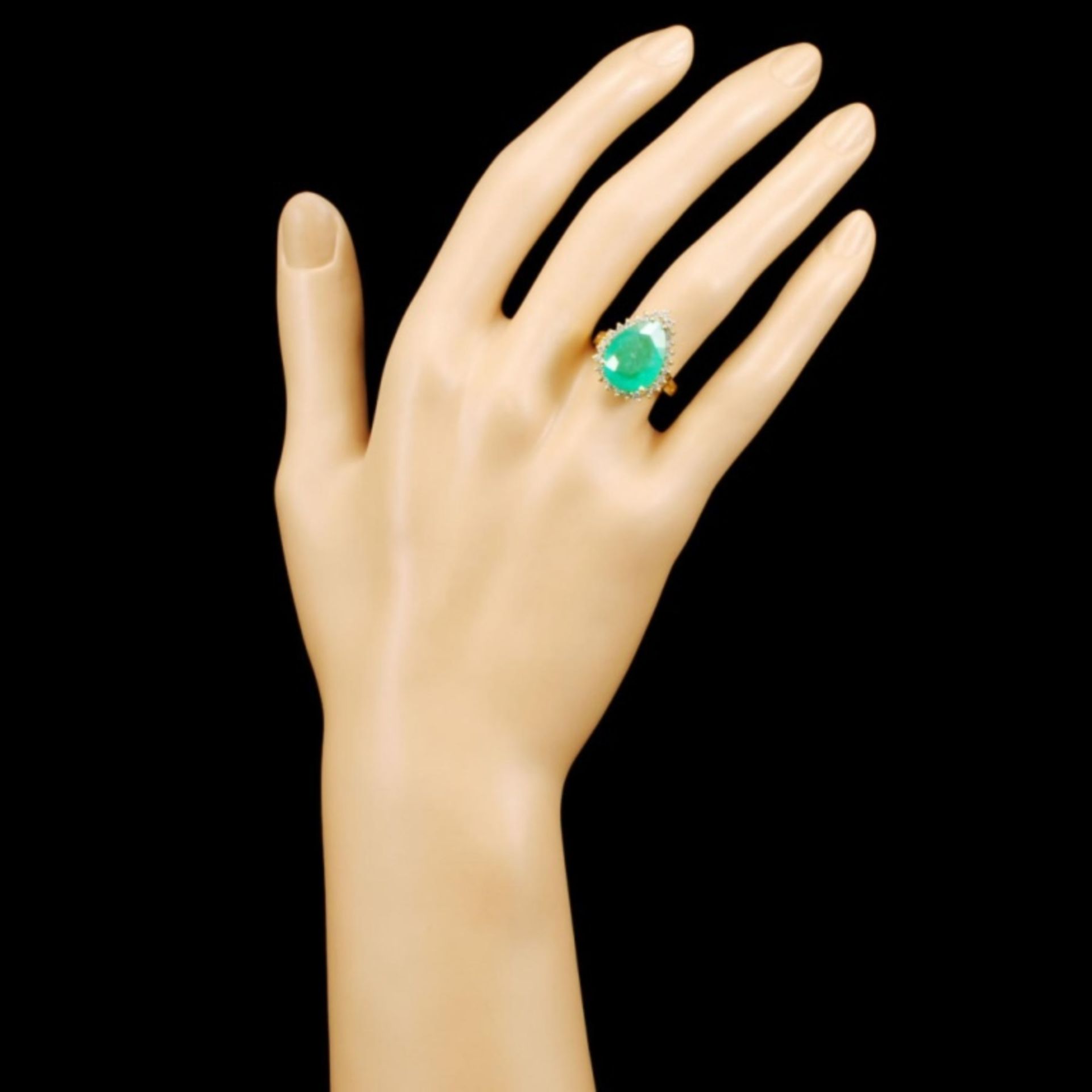 14K Gold 5.14ct Emerald & 0.53ctw Diamond Ring - Image 4 of 5