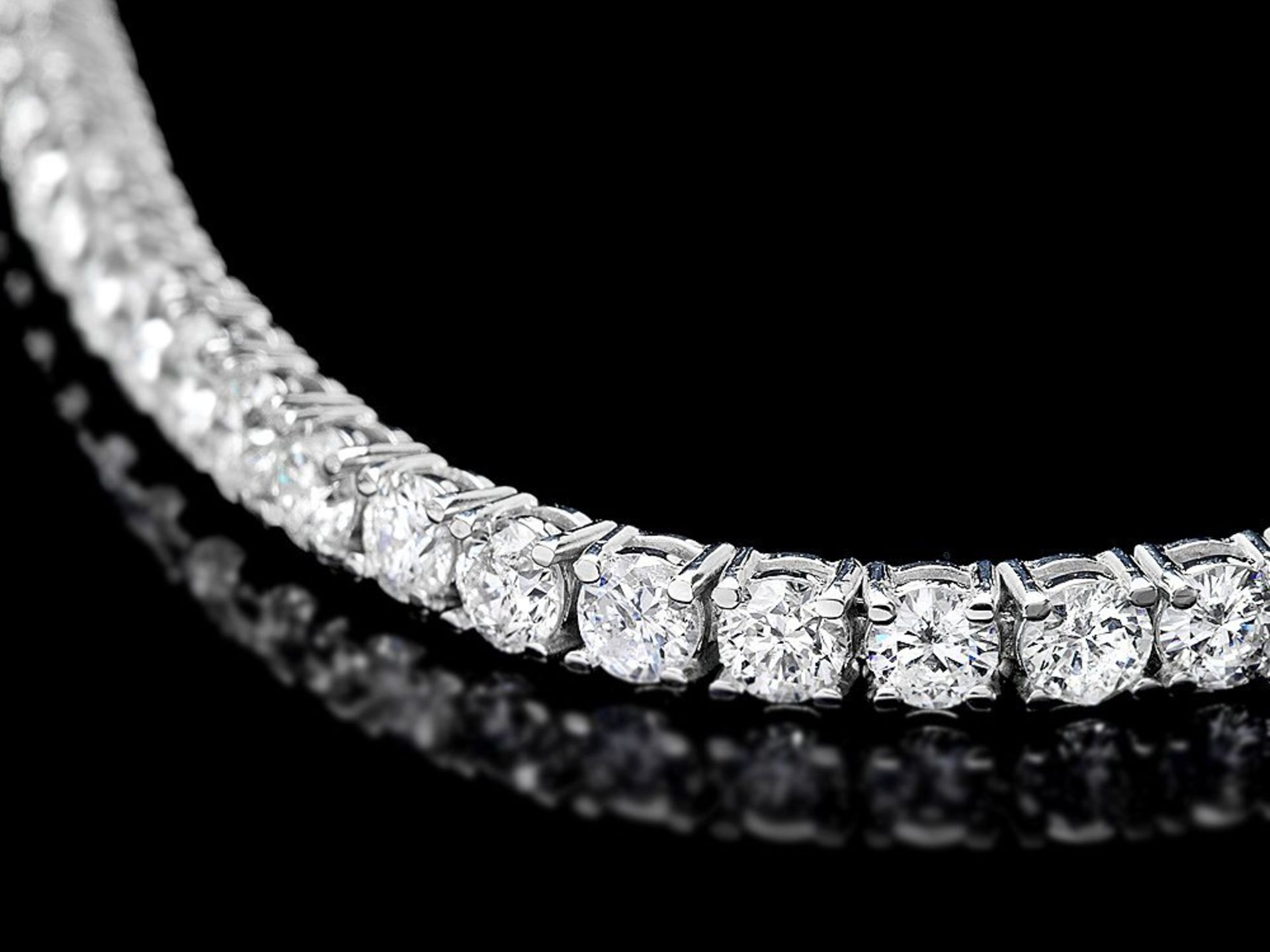 18k White Gold 3.50ct Diamond Bracelet - Image 2 of 4