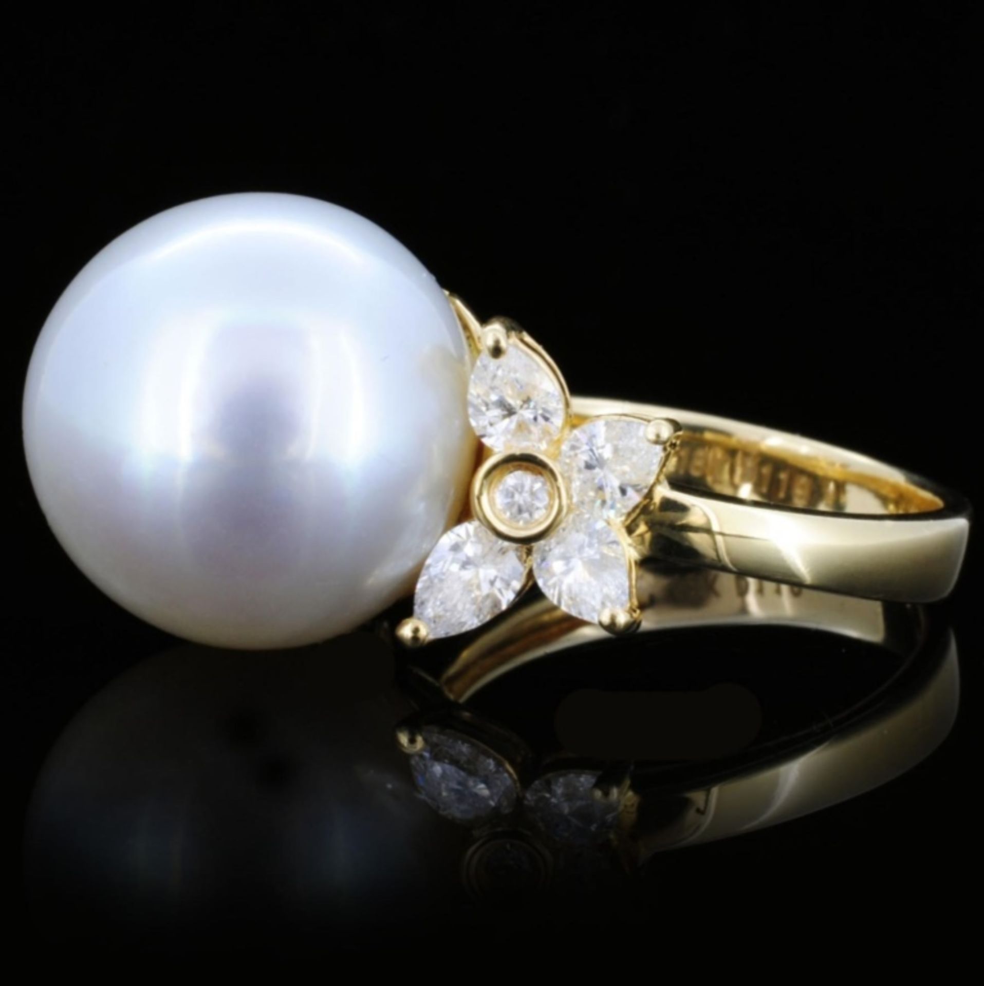 18K Gold 15mm South Sea Pearl & 1.24ct Diamond Rin - Image 2 of 4