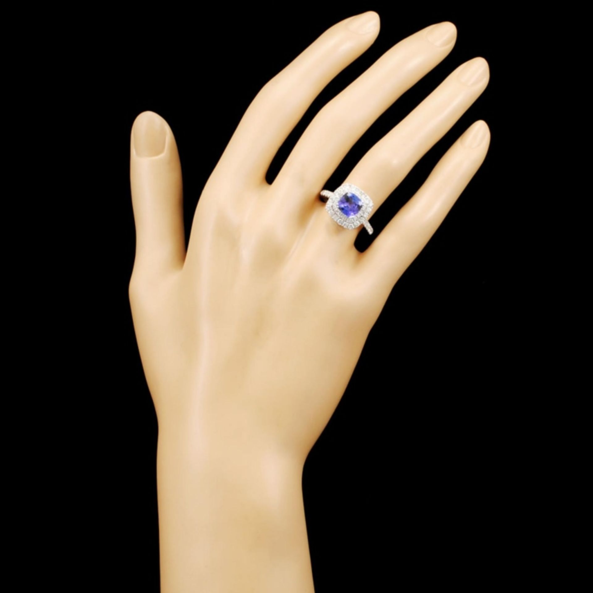 18K Gold 2.00ct Tanzanite & 0.96ctw Diamond Ring - Image 4 of 5