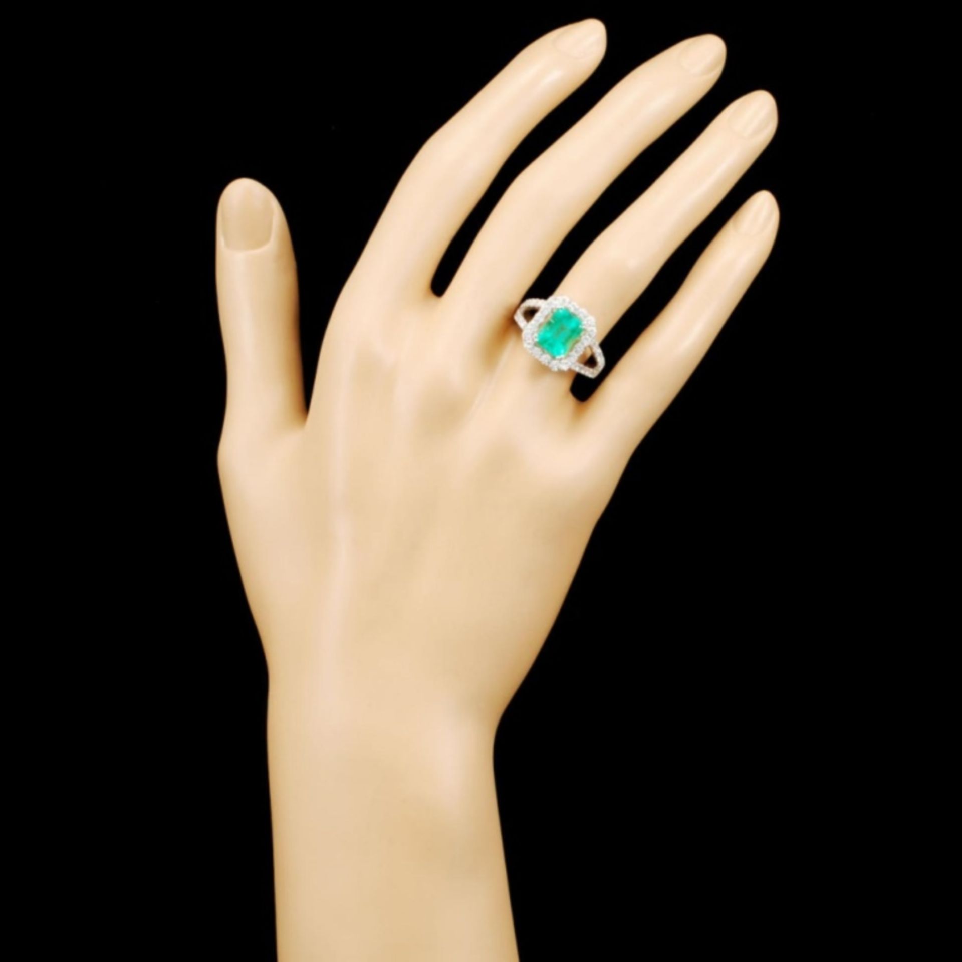 18K Gold 1.97ct Emerald & 1.19ctw Diamond Ring - Image 4 of 5