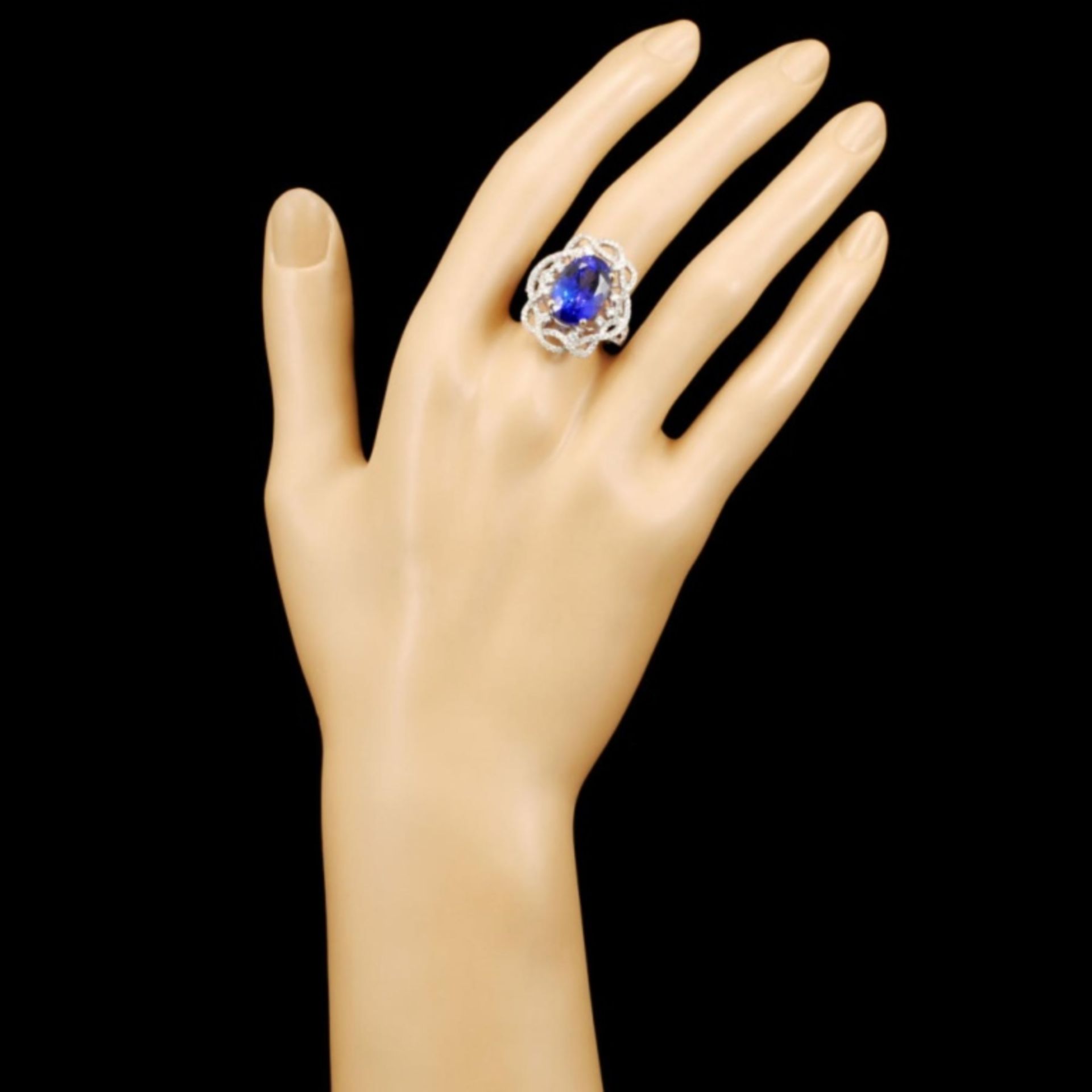 18K Gold 7.61ct Tanzanite & 0.96ctw Diamond Ring - Image 4 of 5