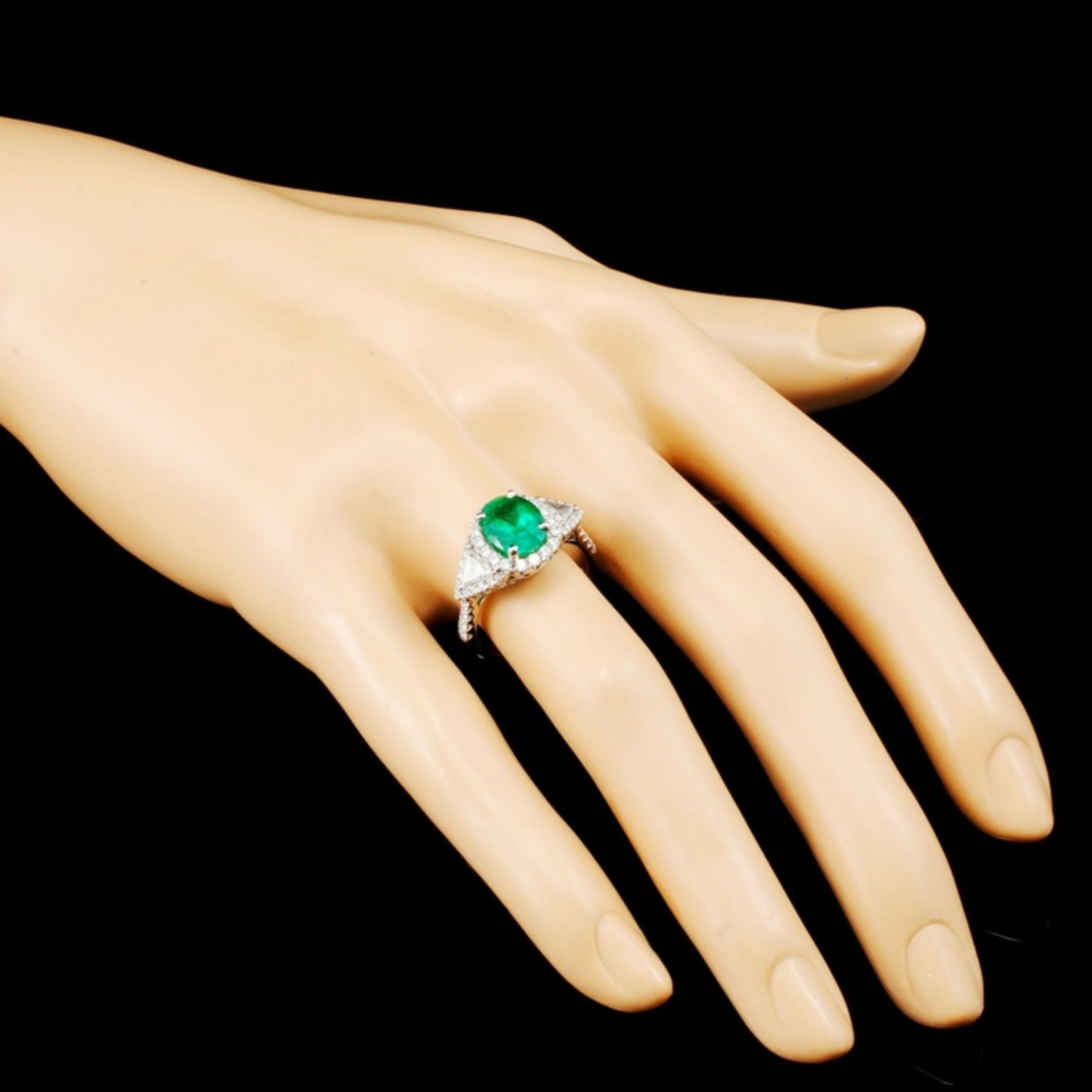 18K Gold 1.96ct Emerald & 0.95ctw Diamond Ring - Image 3 of 5