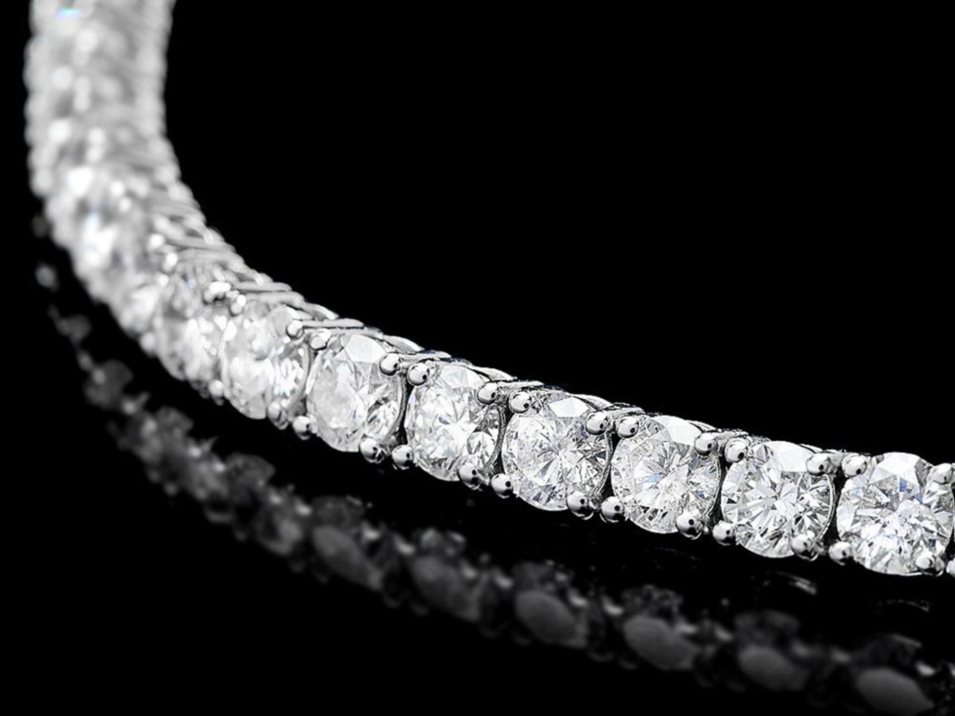^18k White Gold 8.00ct Diamond Bracelet - Image 2 of 4