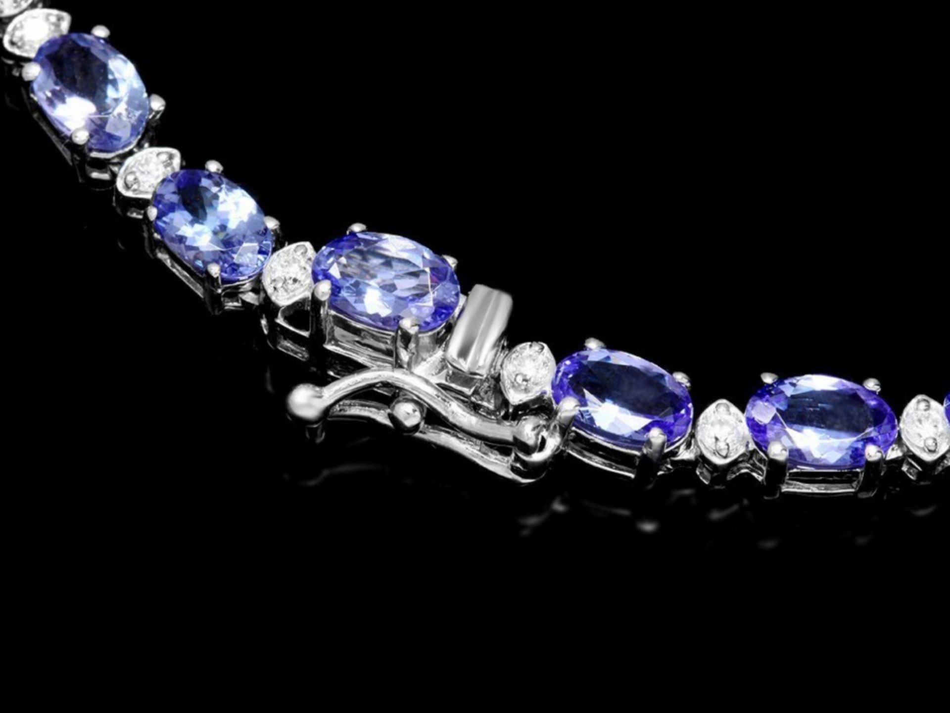 `14k Gold 23.00ct Tanzanite & 1.00ct Diamond Neckl - Image 2 of 3