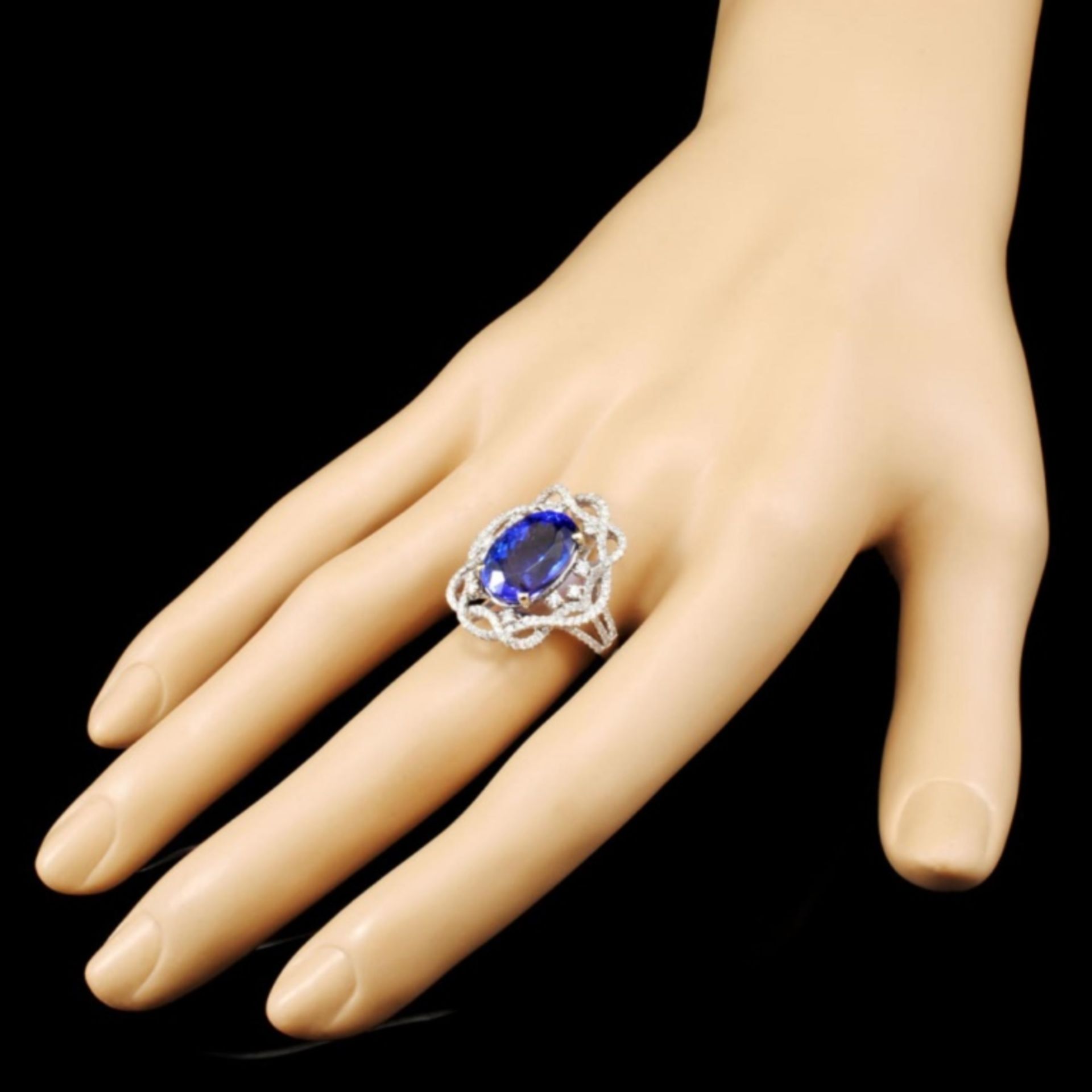 18K Gold 7.61ct Tanzanite & 0.96ctw Diamond Ring - Image 3 of 5