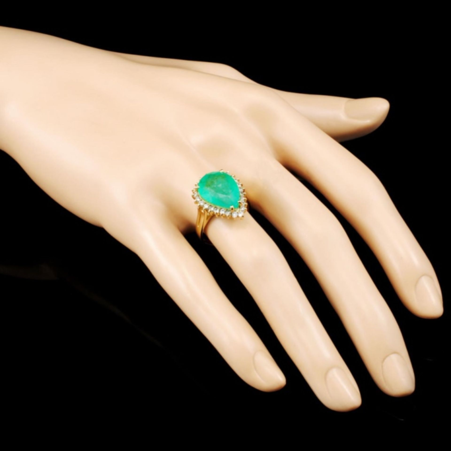 14K Gold 5.14ct Emerald & 0.53ctw Diamond Ring - Image 3 of 5