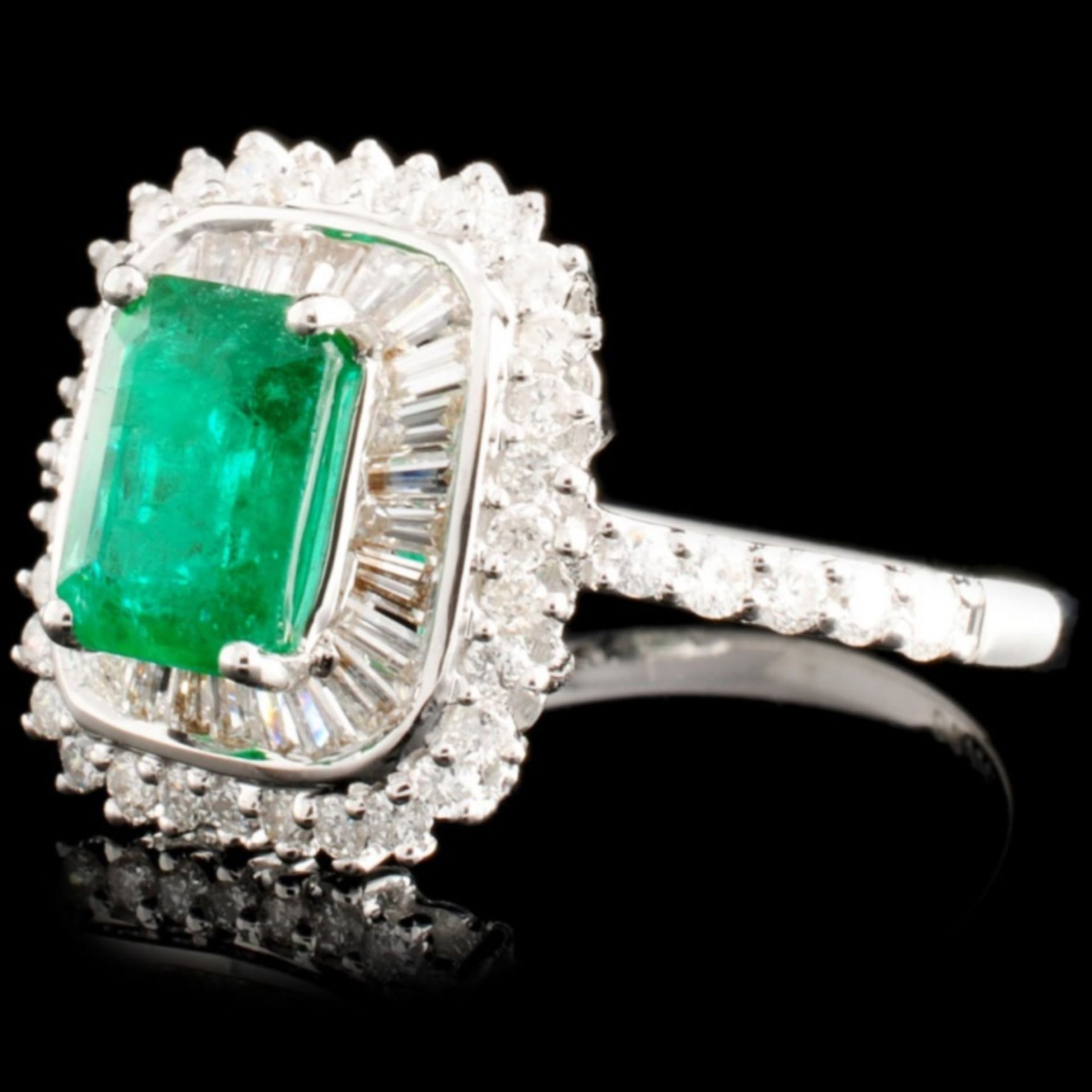 18K Gold 1.00ct Emerald & 0.72ctw Diamond Ring - Image 2 of 5