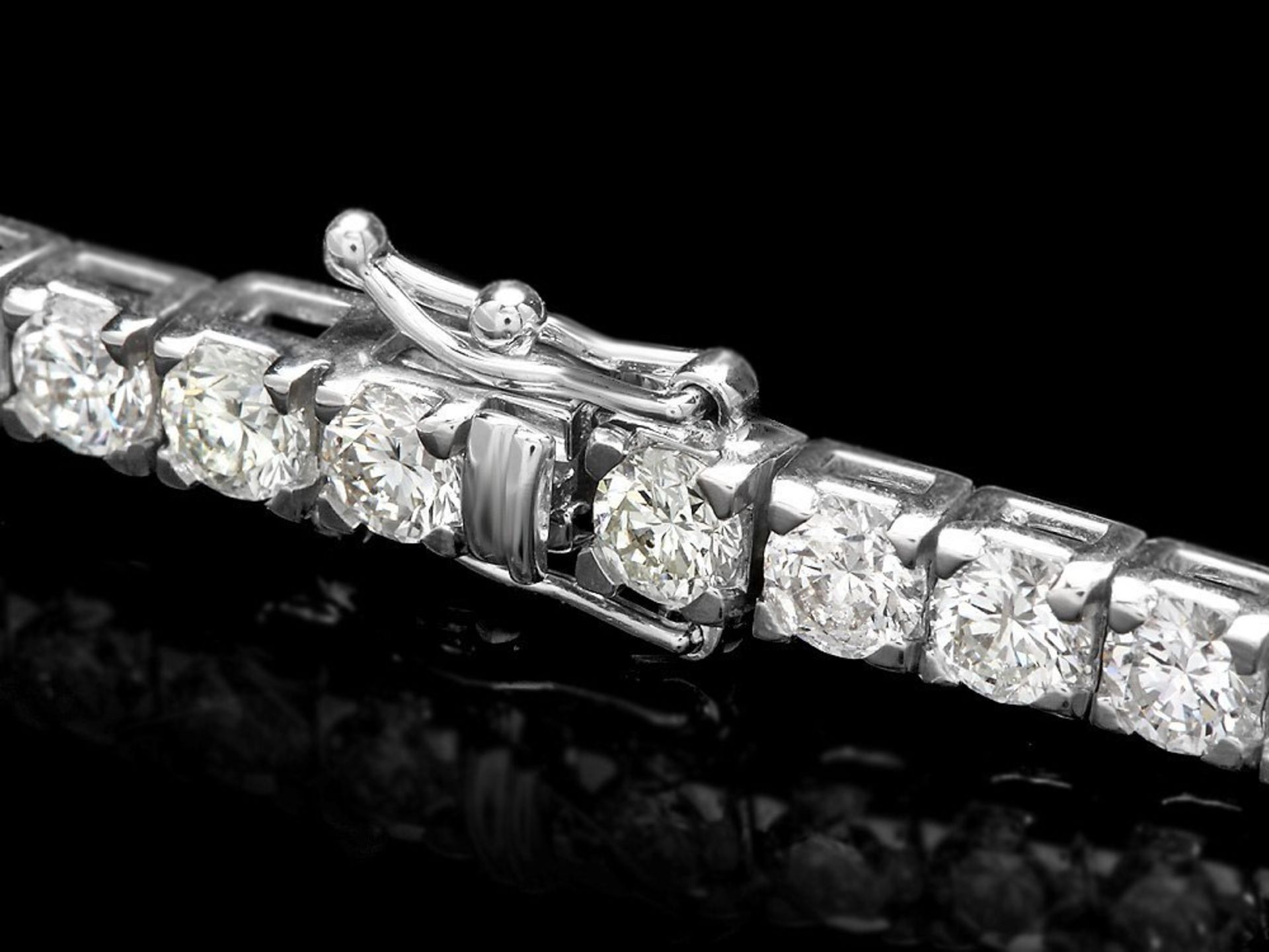 18k White Gold 9.50ct Diamond Tennis Bracelet - Image 3 of 4