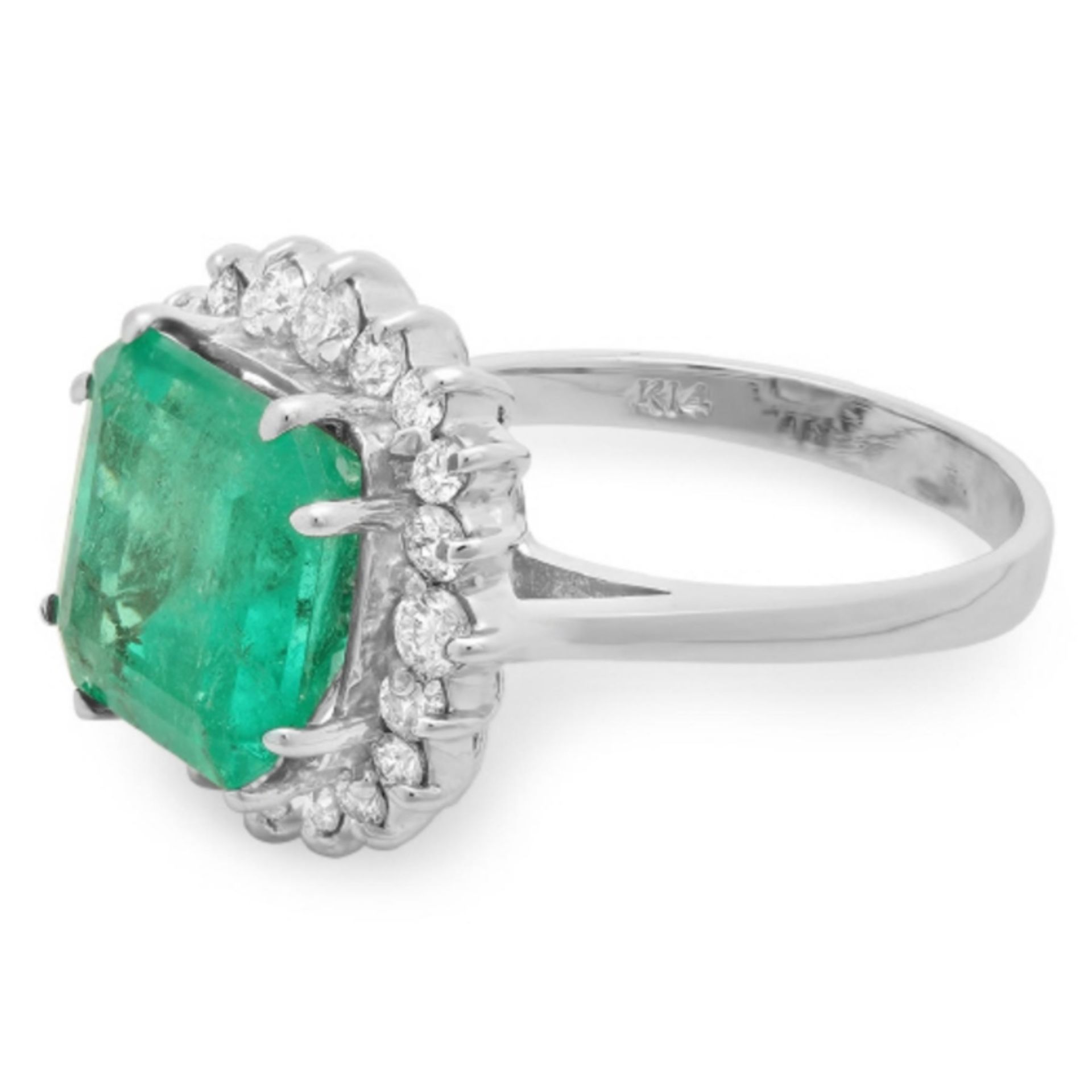 14K Gold 5.00ct Emerald & 0.60ct Diamond Ring - Image 2 of 2