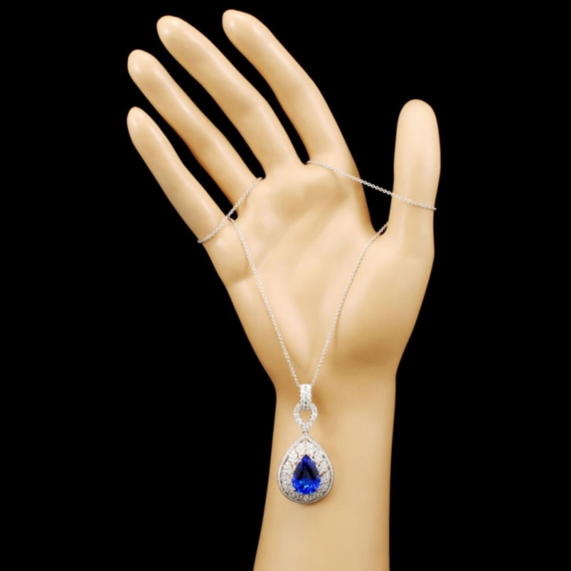 18K Gold 7.90ct Tanzanite & 1.73ctw Diamond Pendan - Image 3 of 4