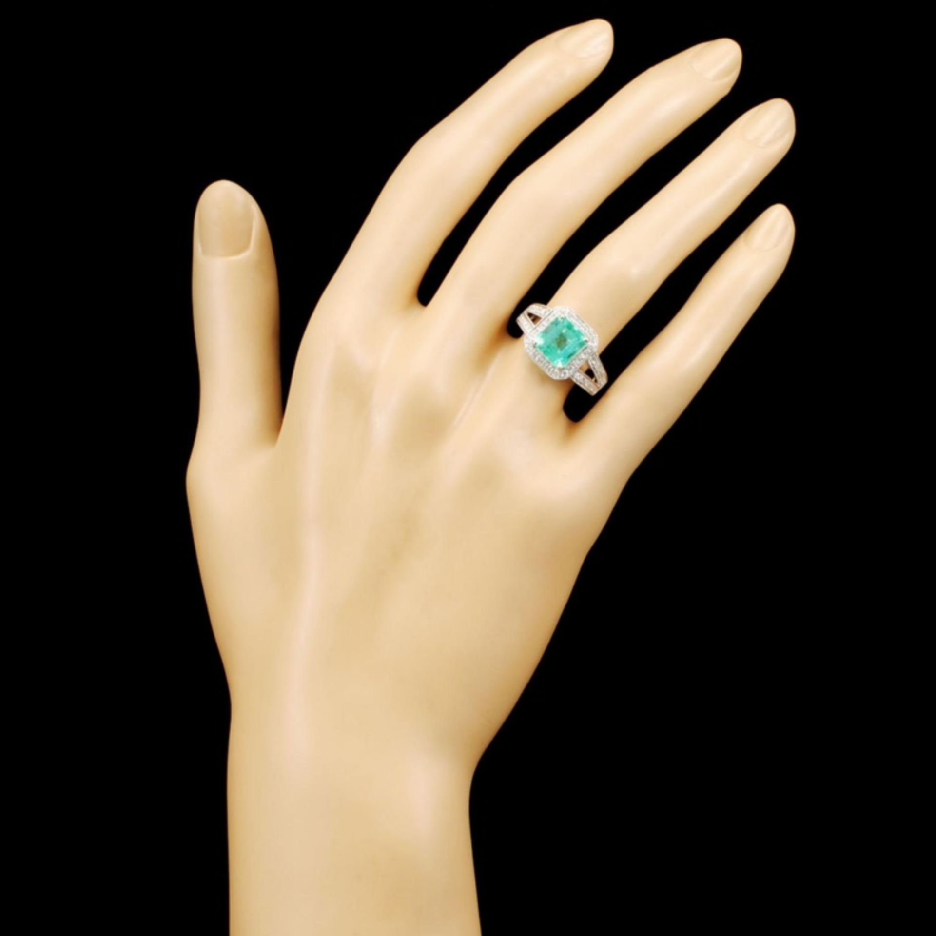 18K Gold 2.10ct Emerald & 0.50ctw Diamond Ring - Image 4 of 5