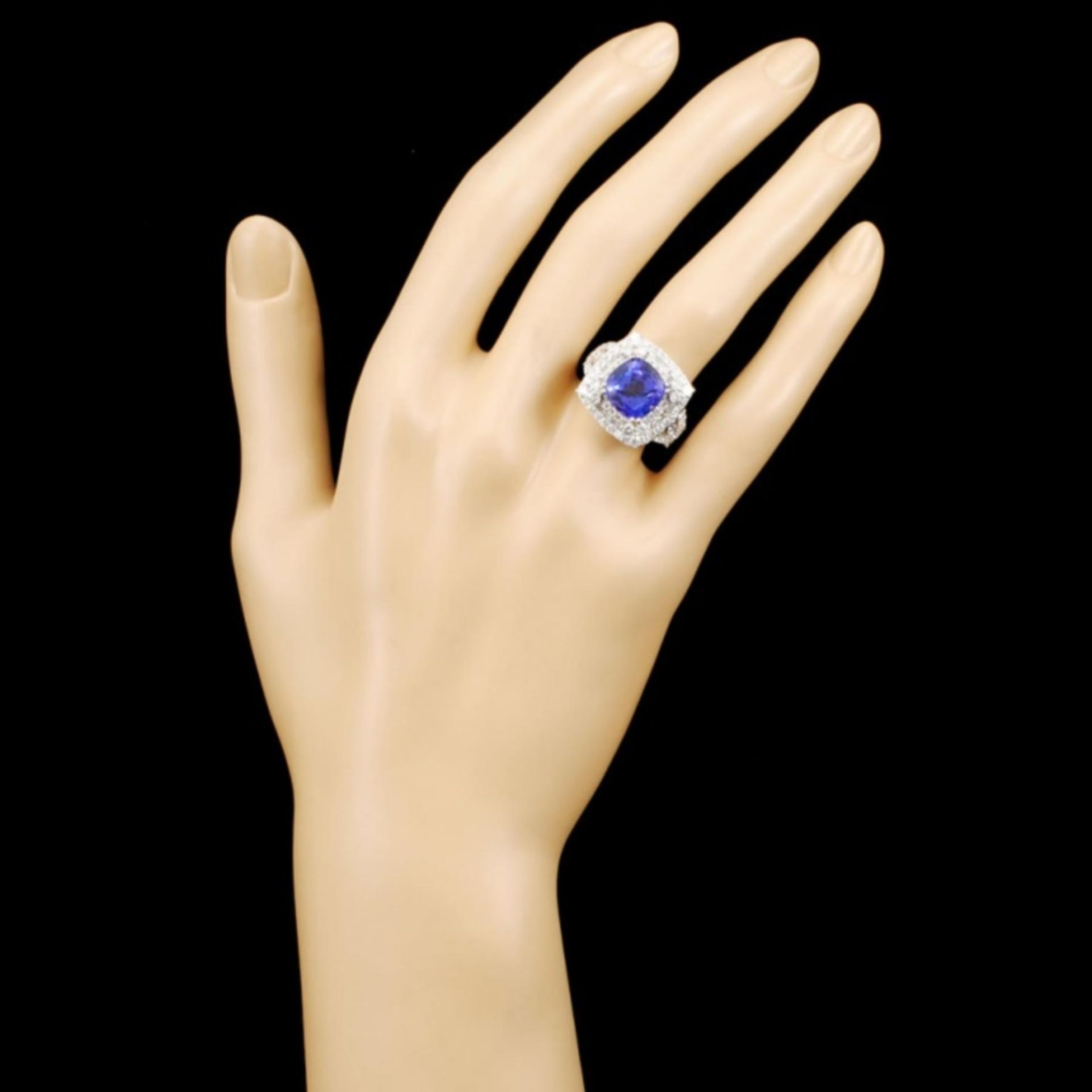 18K Gold 5.13ct Tanzanite & 1.85ctw Diamond Ring - Image 4 of 5