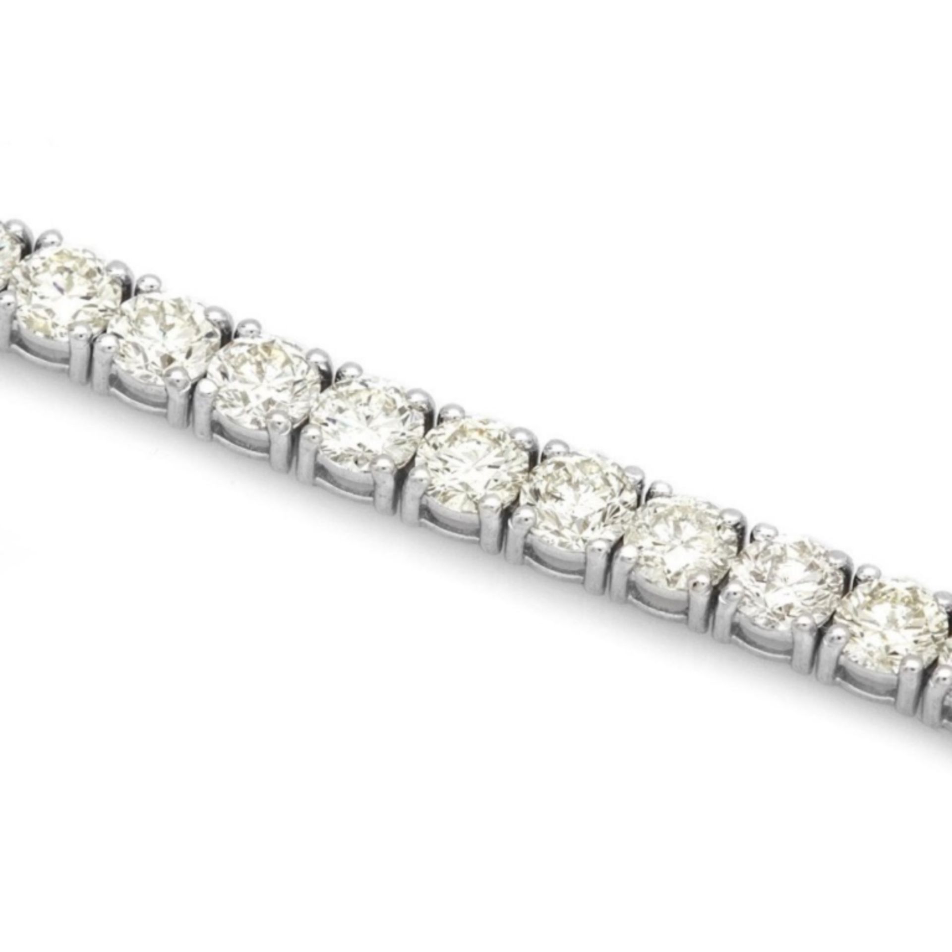 18k White Gold 12.00ct Diamond Tennis Bracelet - Image 3 of 4