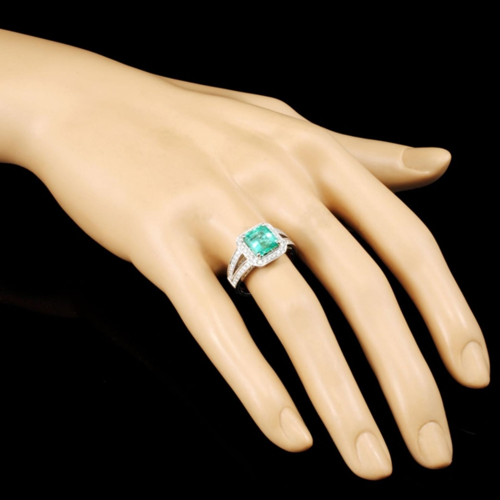 18K Gold 2.10ct Emerald & 0.50ctw Diamond Ring - Image 3 of 5