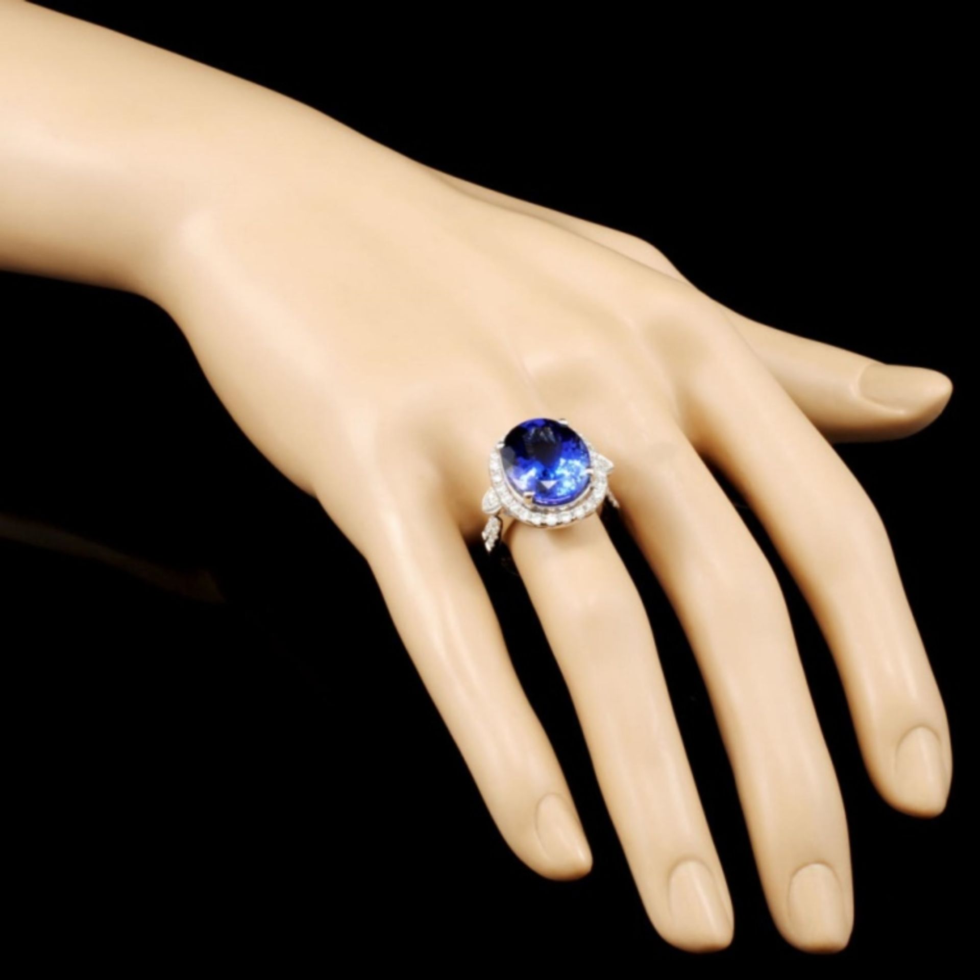 18K Gold 10.72ct Tanzanite & 0.87ctw Diamond Ring - Image 3 of 5