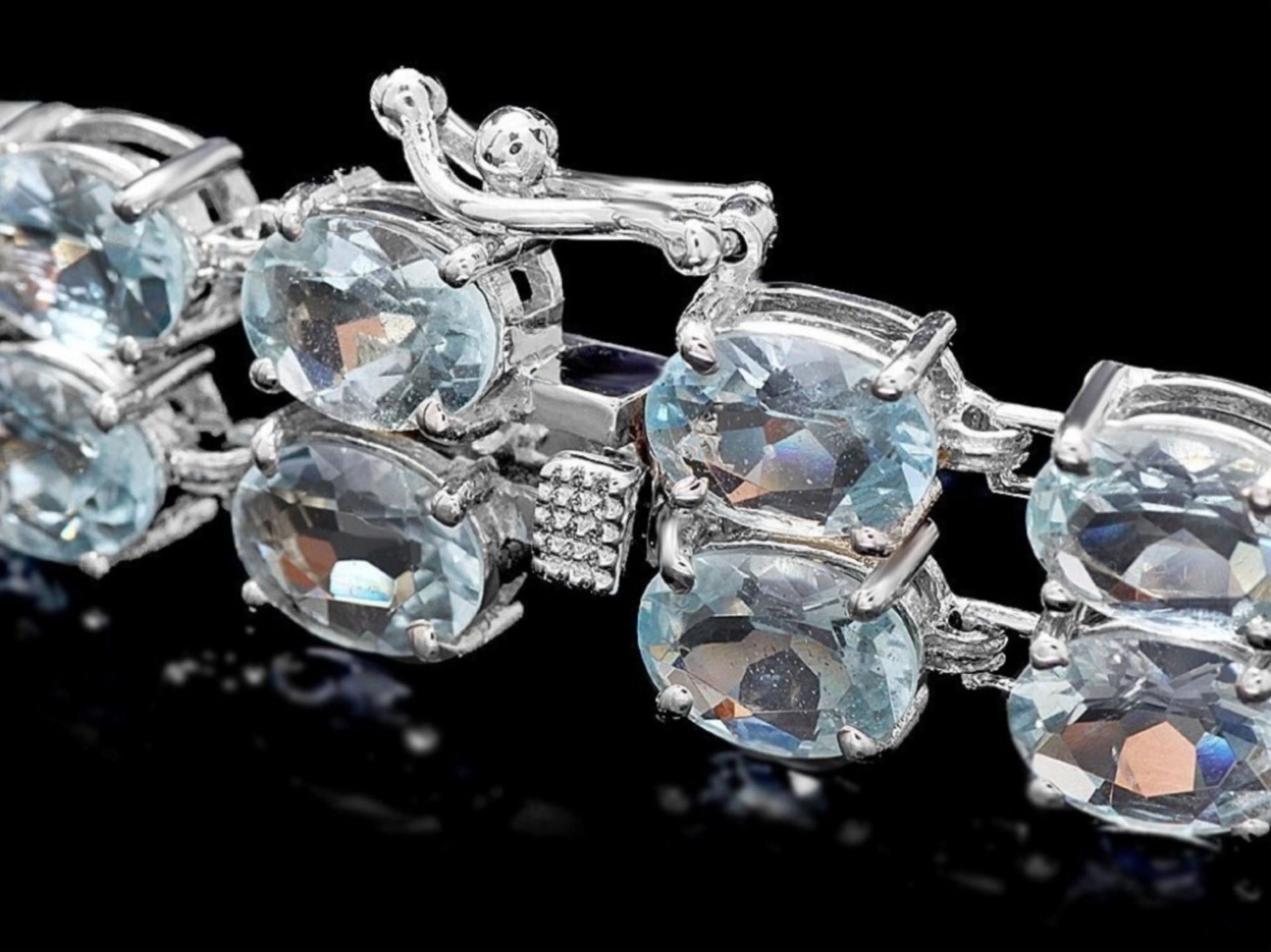 14k Gold 25.00ct Aquamarine & 1.50ct Diamond Brac - Image 2 of 3