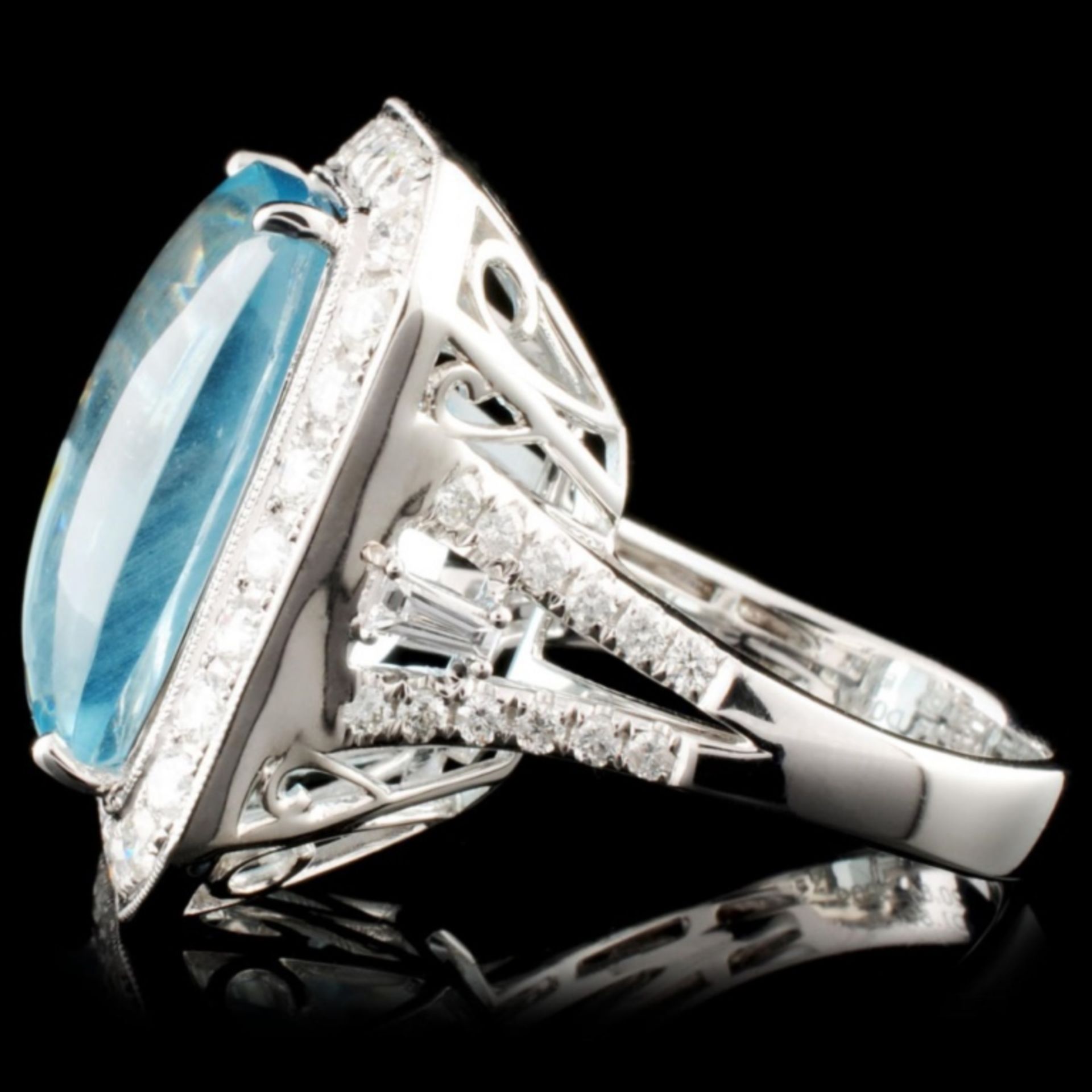 18K Gold 20.84ct Aquamarine & 1.68ctw Diamond Ring - Image 2 of 5