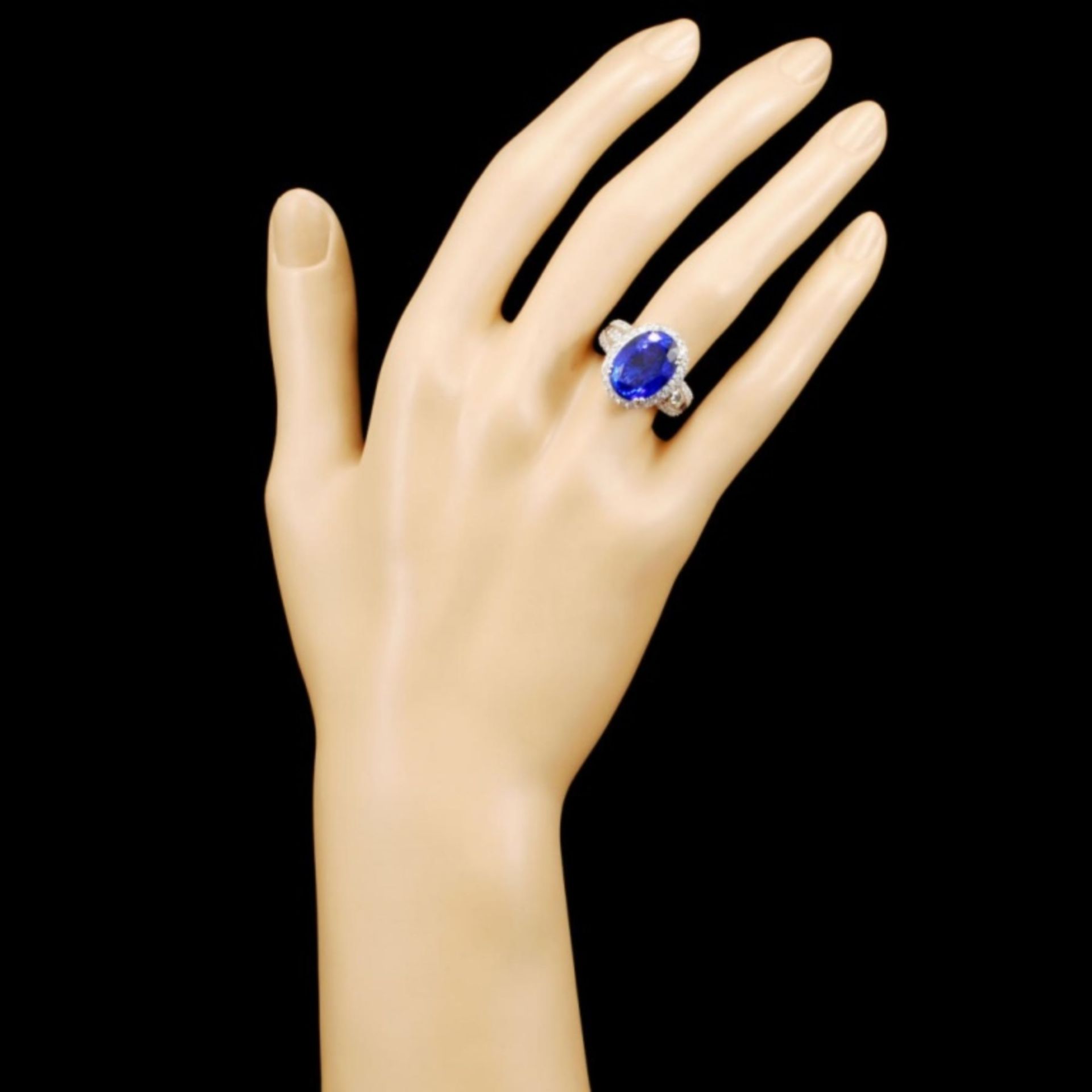 18K Gold 8.59ct Tanzanite & 1.49ctw Diamond Ring - Image 4 of 5