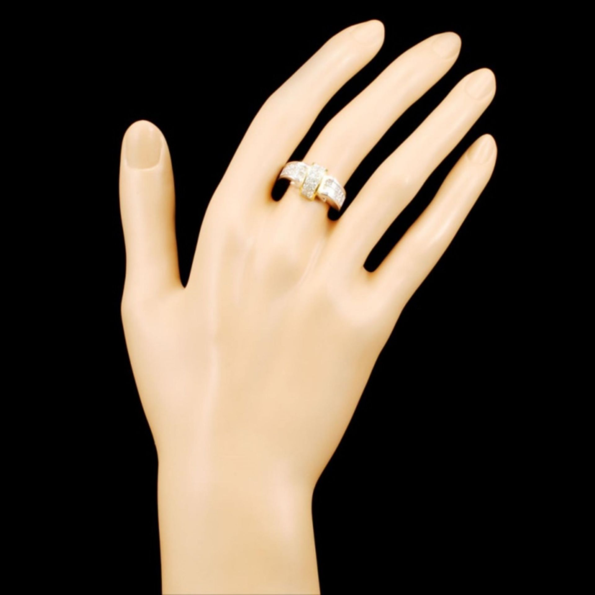 18K Gold 2.01ctw Diamond Ring - Image 4 of 4