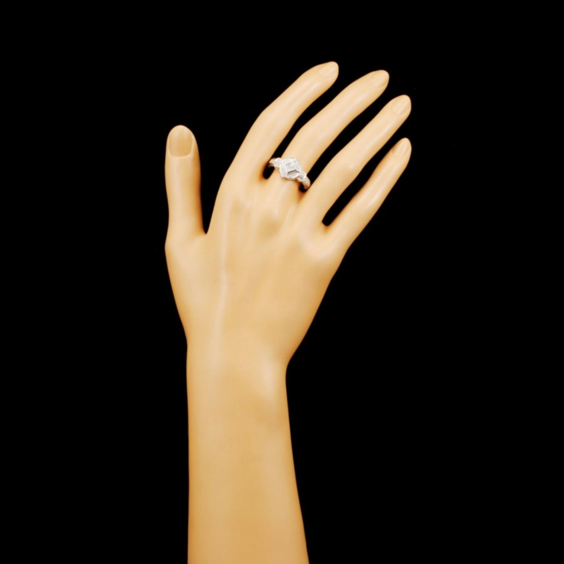 18K Gold 0.75ctw Diamond Ring - Image 4 of 5