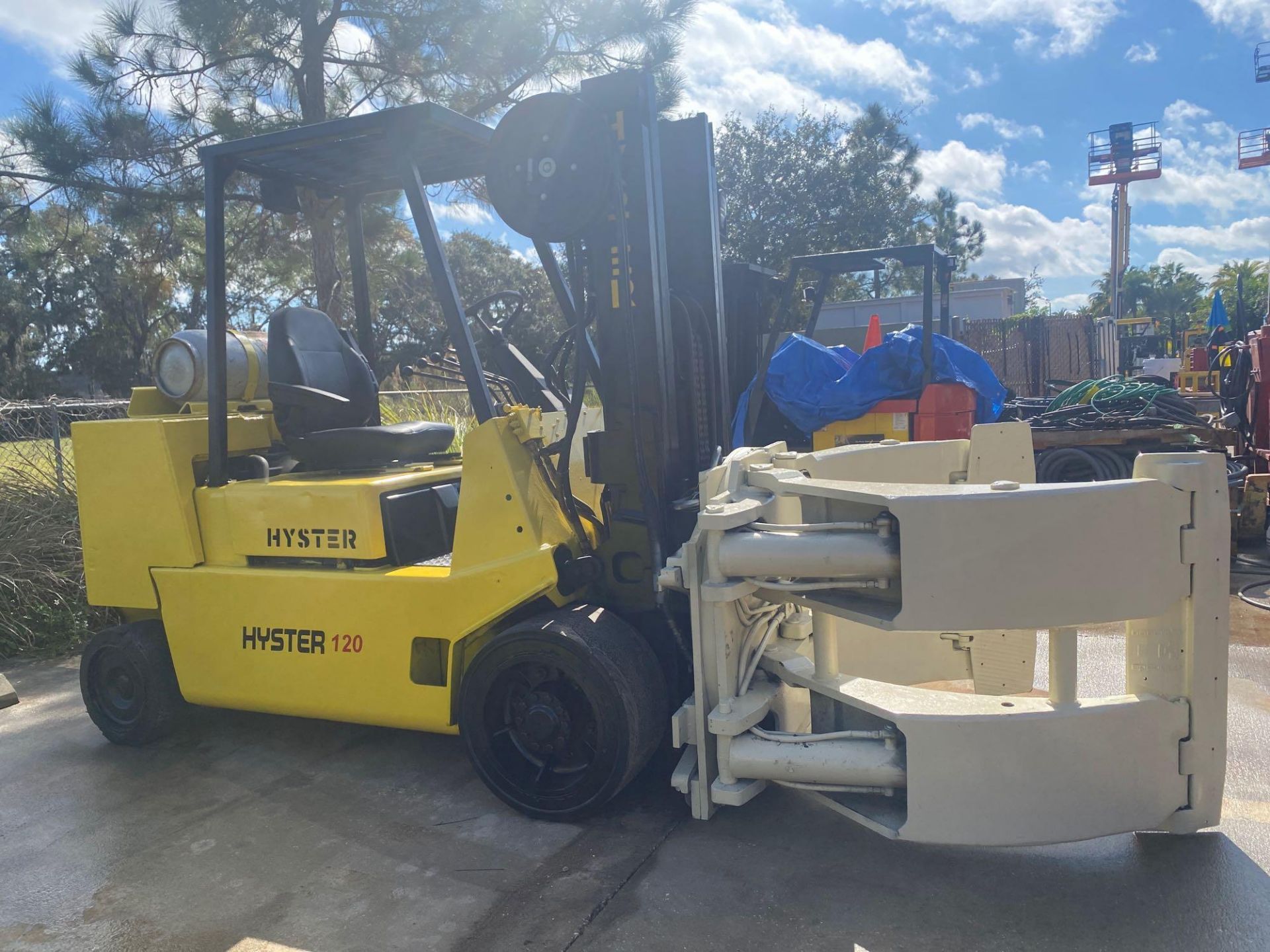 HYSTER S120XLS LP FORKLIFT, 12,000 LB CAPACITY, 108.5" HEIGHT CAPACITY, ROTATING CLAMP ATTACHMENT (R - Image 5 of 6