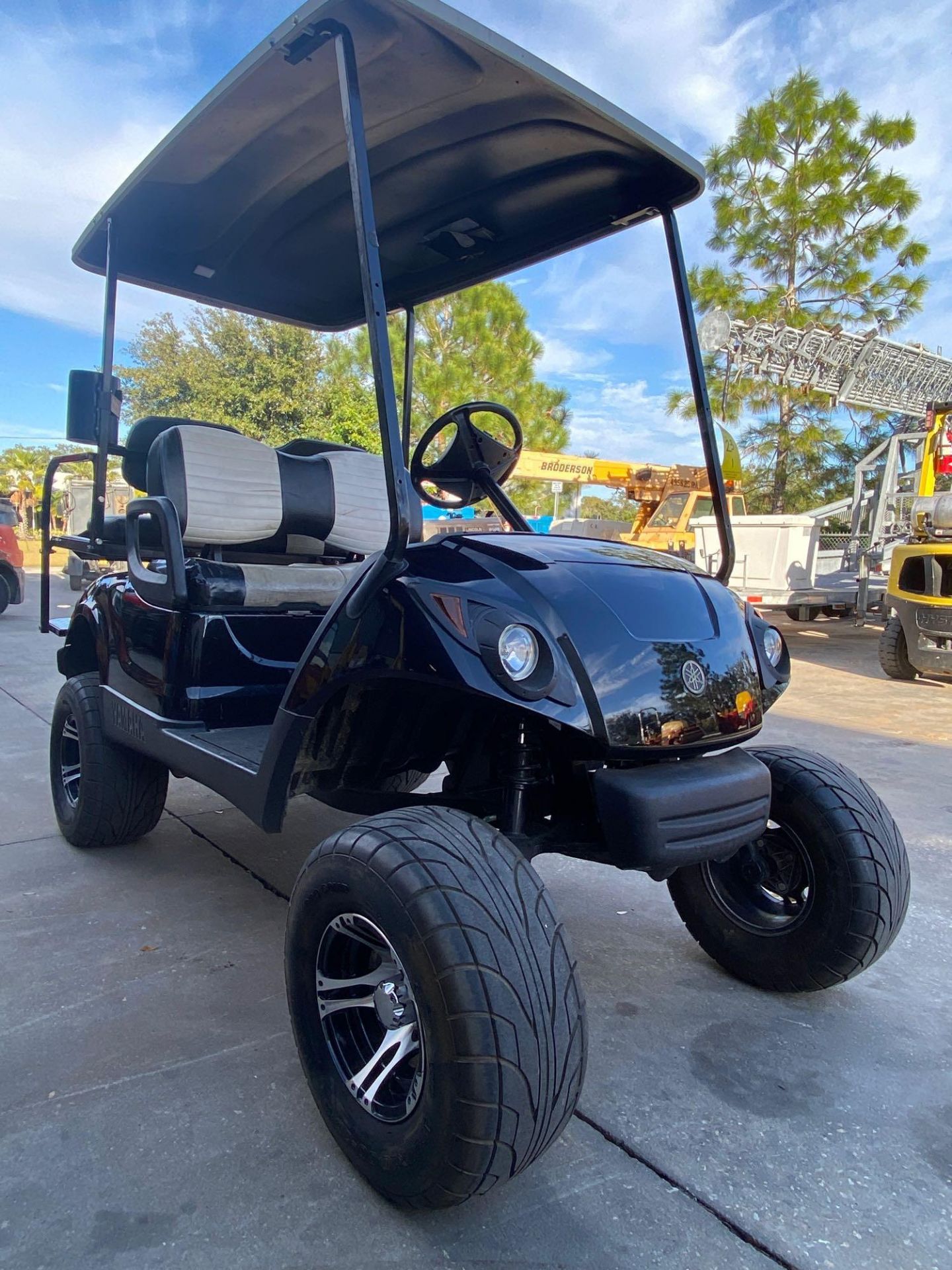 YAMAHA ELECTRIC GOLF CART, NEW BATTERIES, REAR SEATING, RUNS AND DRIVES - Image 9 of 9