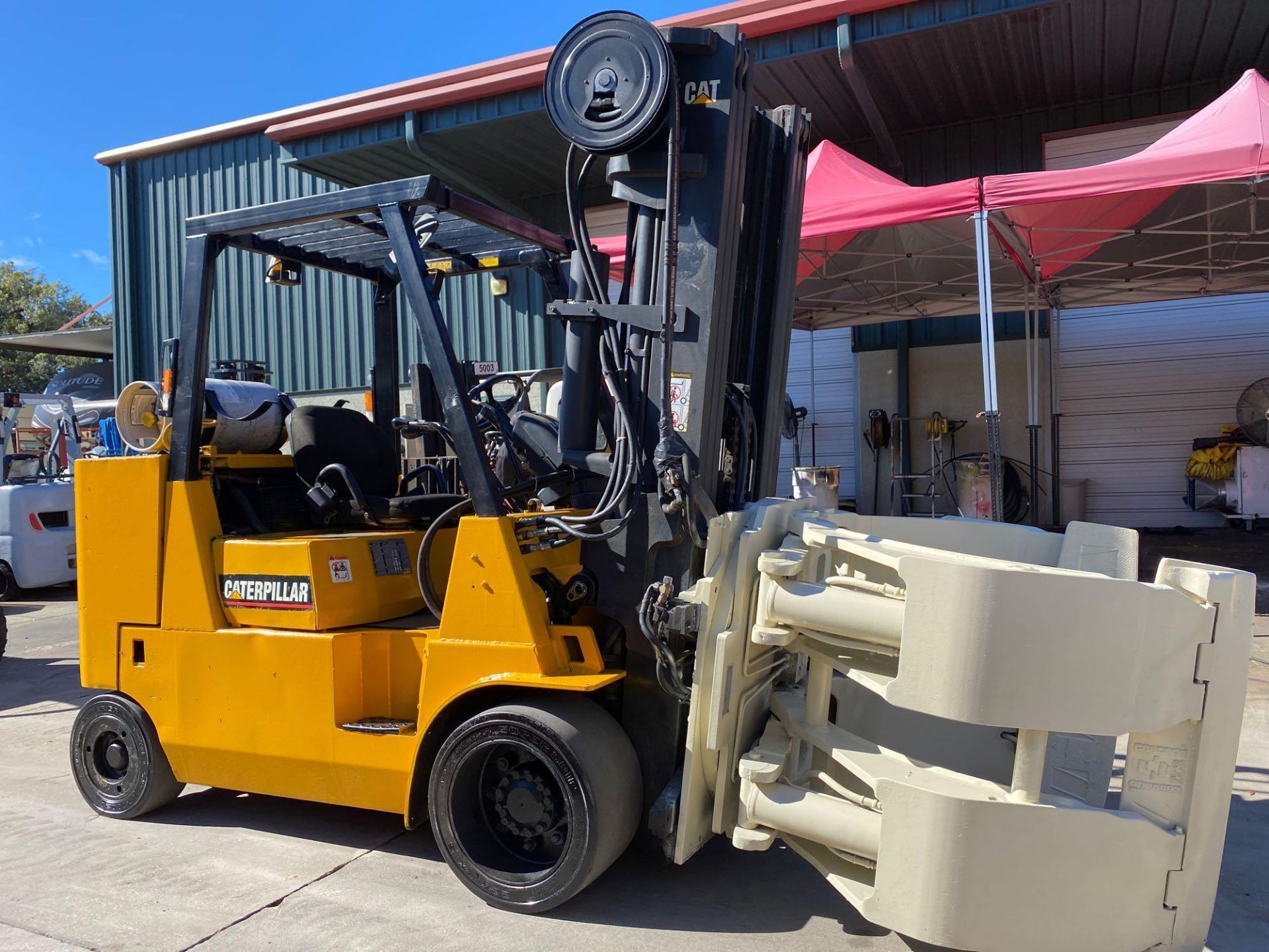 CATERPILLAR LP FORKLIFT MODEL GC55K-STR, 11,500 LB CAPACITY (WITH FORKS), APPROX. 7,500 LB CAPACITY - Image 2 of 9