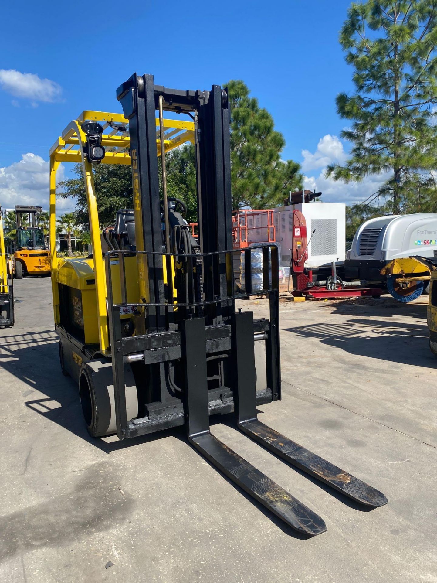 2014 HYSTER E100XN ELECTRIC FORKLIFT, 10,000 LB CAPACITY, TILT, SIDE SHIFT, 36V, 134.8" HEIGHT CAP - Image 6 of 8