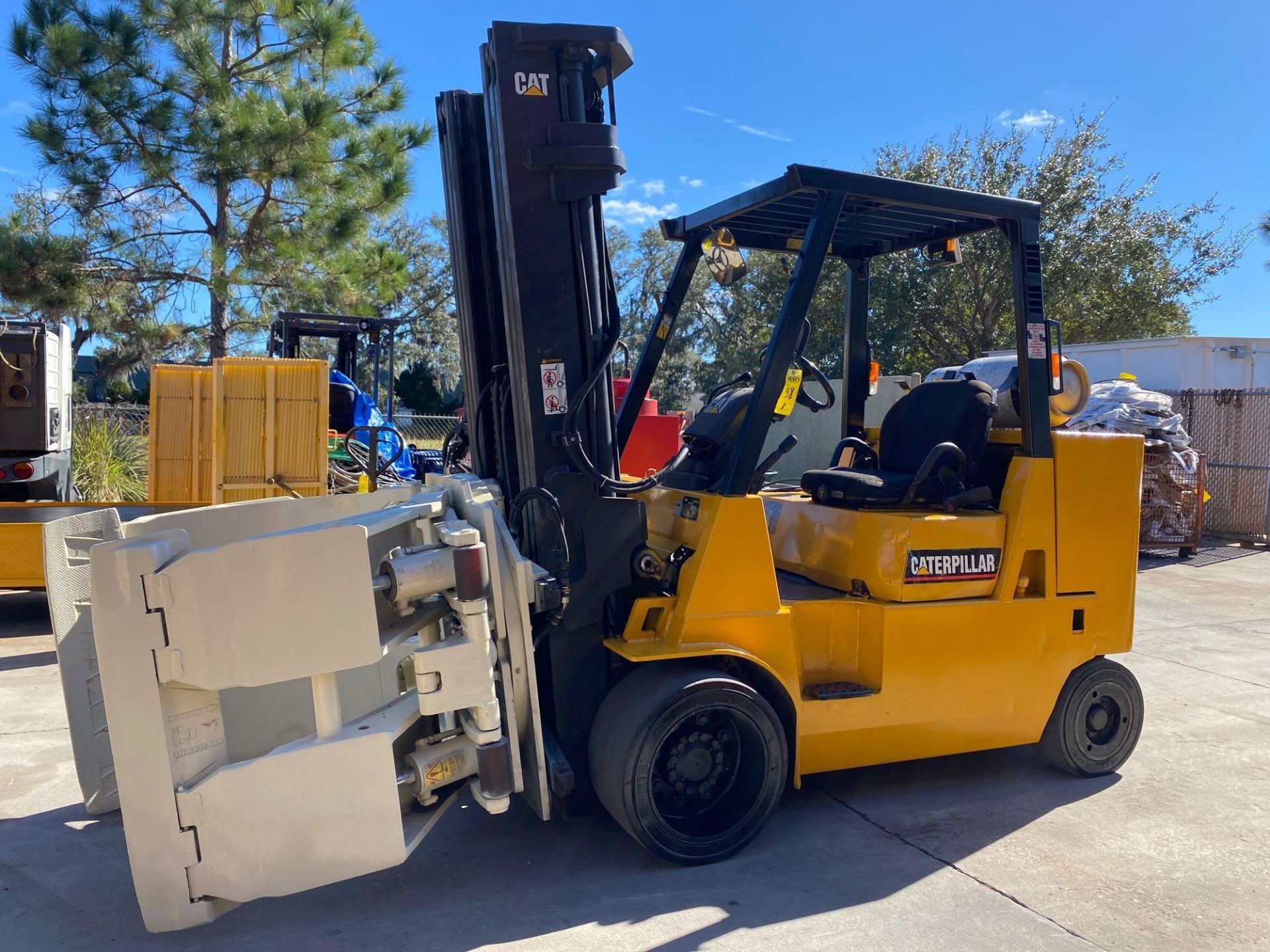 CATERPILLAR LP FORKLIFT MODEL GC55K-STR, 11,500 LB CAPACITY (WITH FORKS), APPROX. 7,500 LB CAPACITY - Image 5 of 9