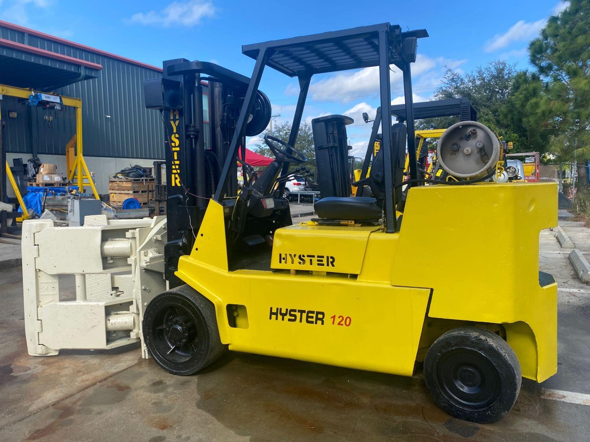 HYSTER S120XLS LP FORKLIFT, 12,000 LB CAPACITY, 108.5" HEIGHT CAPACITY, ROTATING CLAMP ATTACHMENT (R - Image 3 of 6