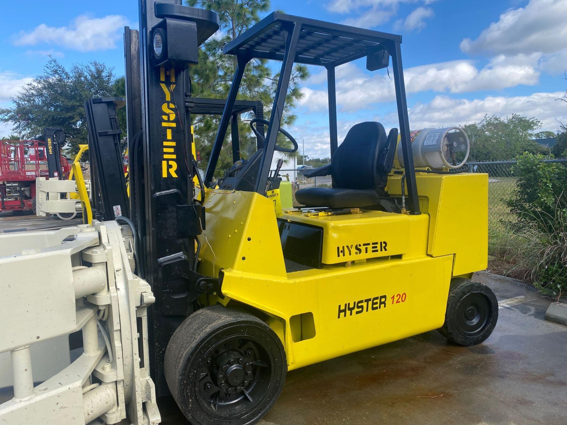 HYSTER S120XLS LP FORKLIFT, 12,000 LB CAPACITY, 108.5" HEIGHT CAPACITY, ROTATING CLAMP ATTACHMENT (R - Image 2 of 6