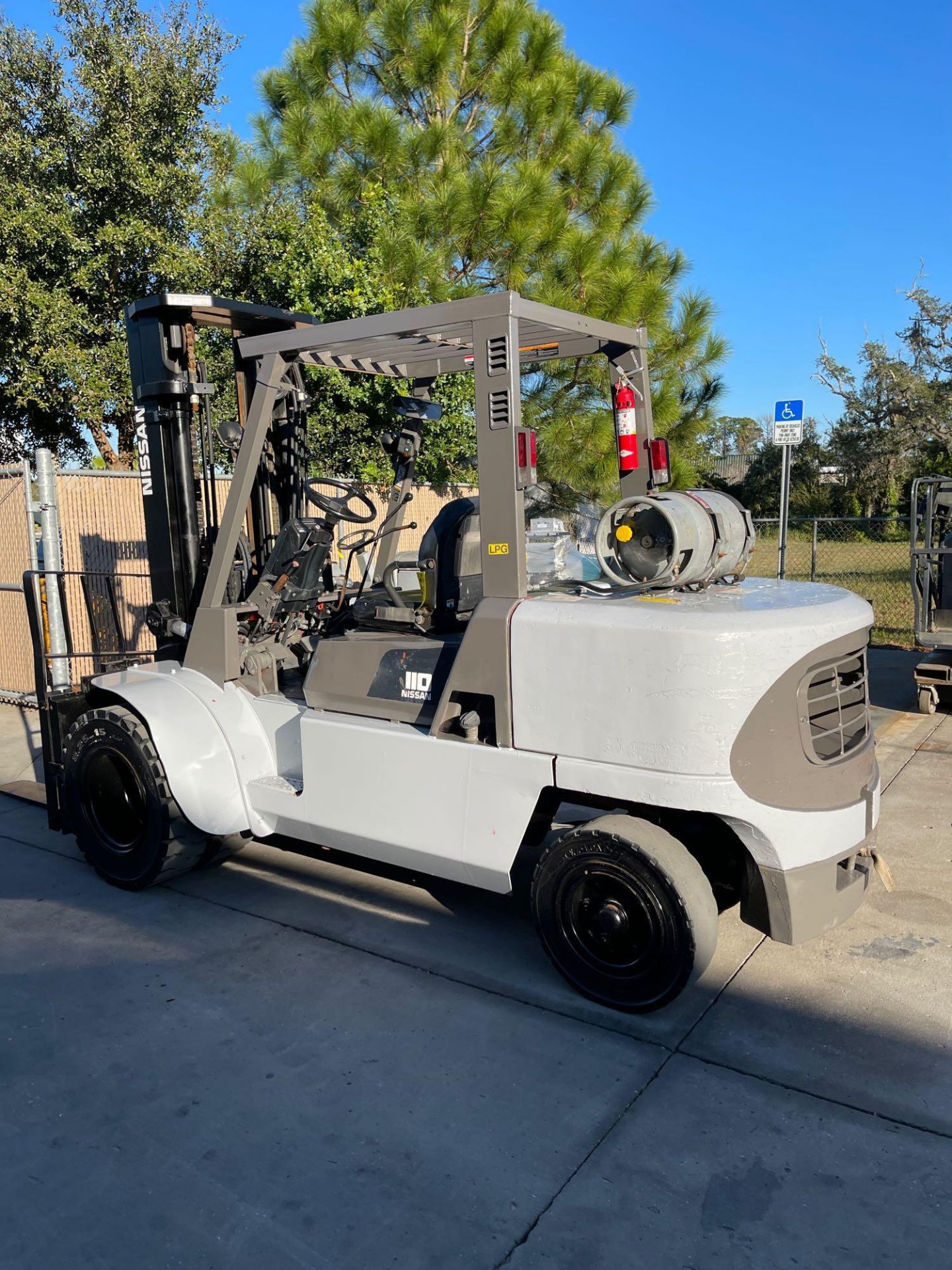NISSAN LP FORKLIFT MODEL F04B50V-LP , APPROXIMATELY 10,800 LB CAPACITY, 201" HEIGHT CAPACITY - Image 3 of 18