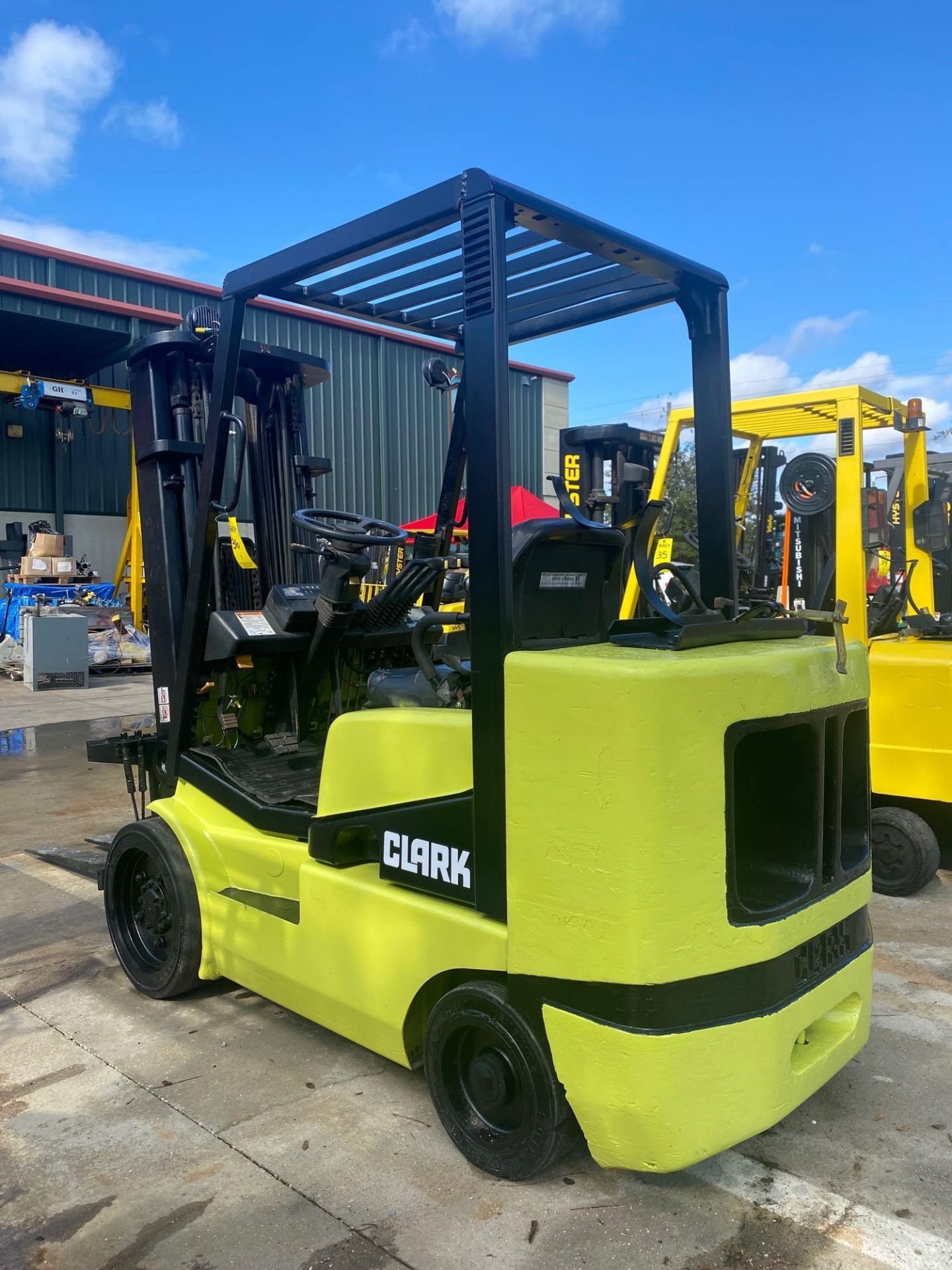 CLARK LP FORKLIFT MODEL CGC30, APPROXIMATE 6,000 LB CAPACITY, 189" HEIGHT CAP, TILT, TANK NOT INCLUD - Image 3 of 7