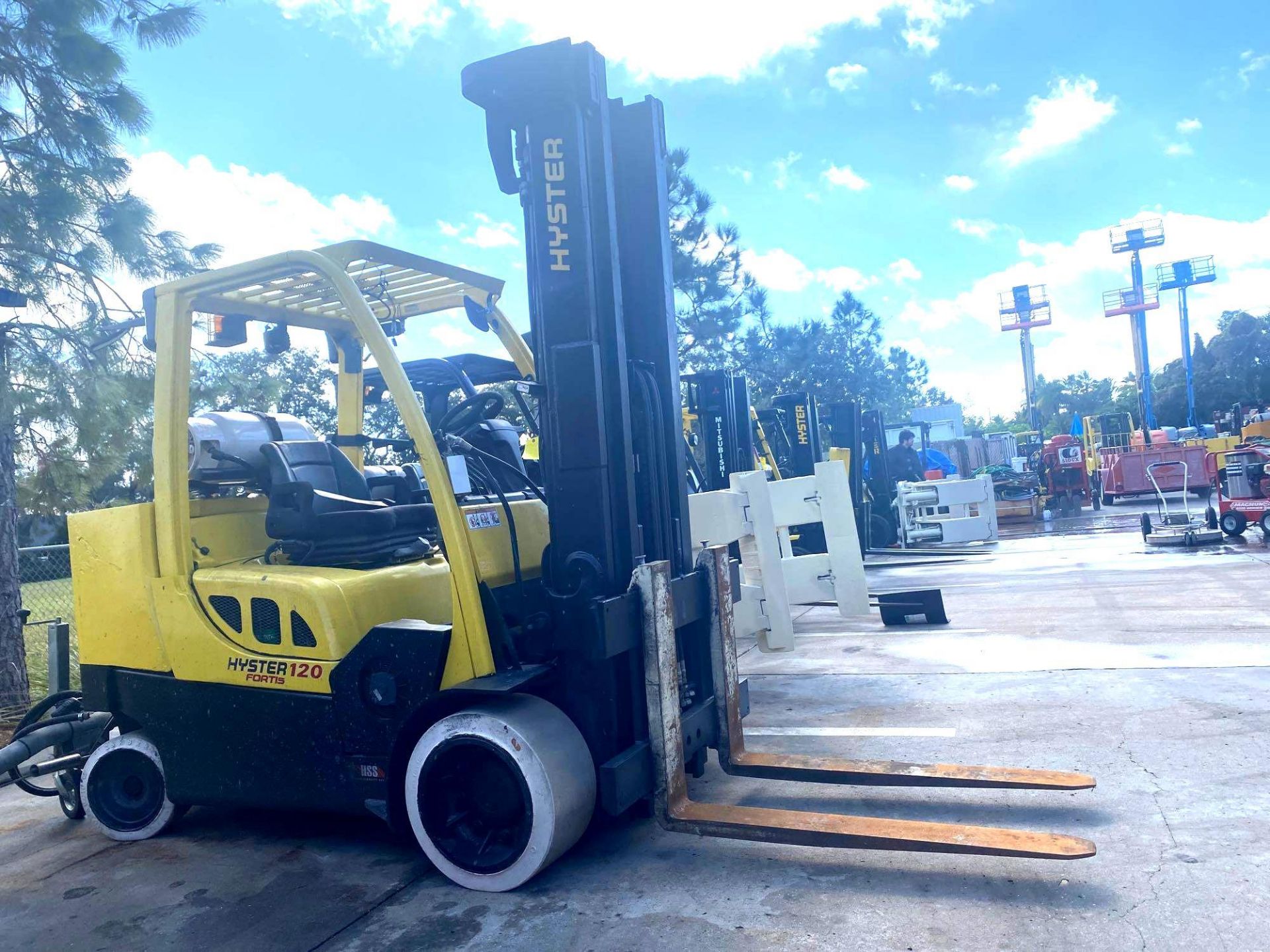 2013 HYSTER S120FTPRS LP FORKLIFT, 12,000 LB CAPACITY, 220.5" HEIGHT CAPACITY, TILT, AUX HOOKUPS, NO - Image 5 of 9