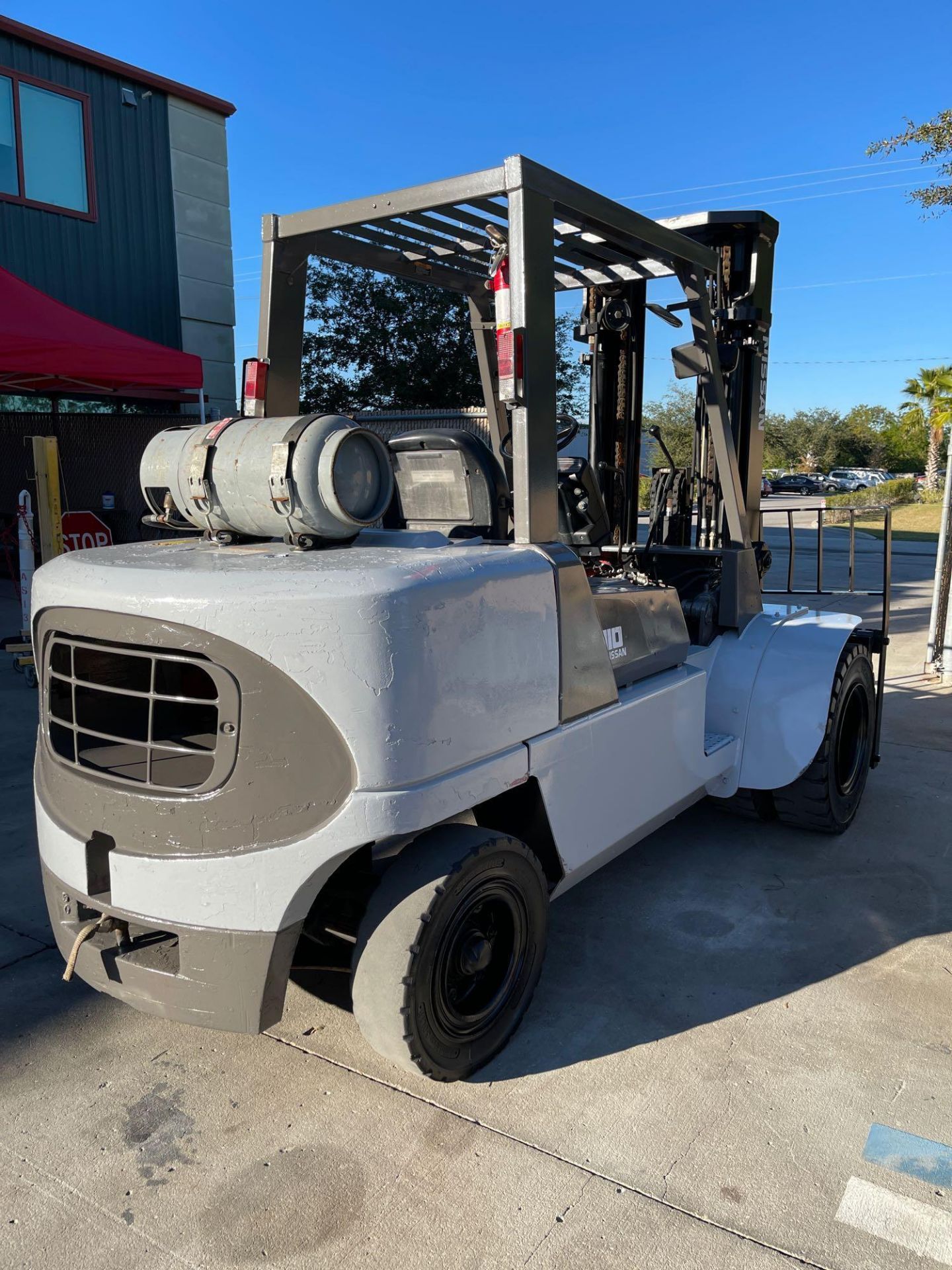 NISSAN LP FORKLIFT MODEL F04B50V-LP , APPROXIMATELY 10,800 LB CAPACITY, 201" HEIGHT CAPACITY - Image 2 of 18