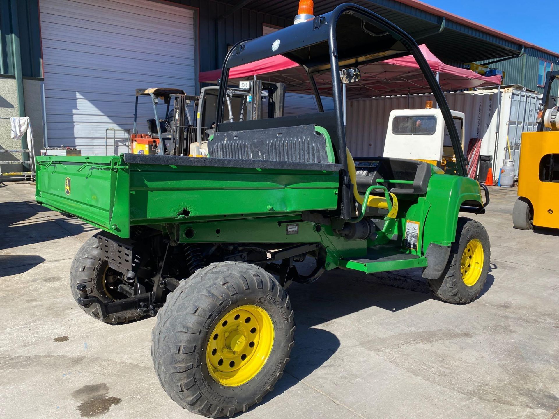 JOHN DEERE GATOR XUV ATV WITH DUMP BED, GAS POWERED, 1,713 HOURS SHOWING, RUNS AND DRIVES - Image 4 of 9