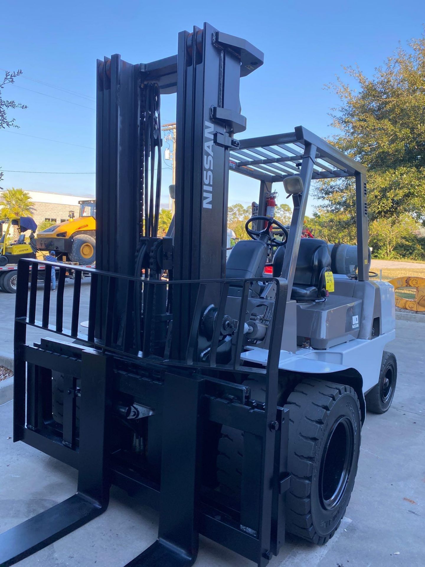 NISSAN LP FORKLIFT MODEL F04B50V-LP , APPROXIMATELY 10,800 LB CAPACITY, 201" HEIGHT CAPACITY - Image 11 of 18