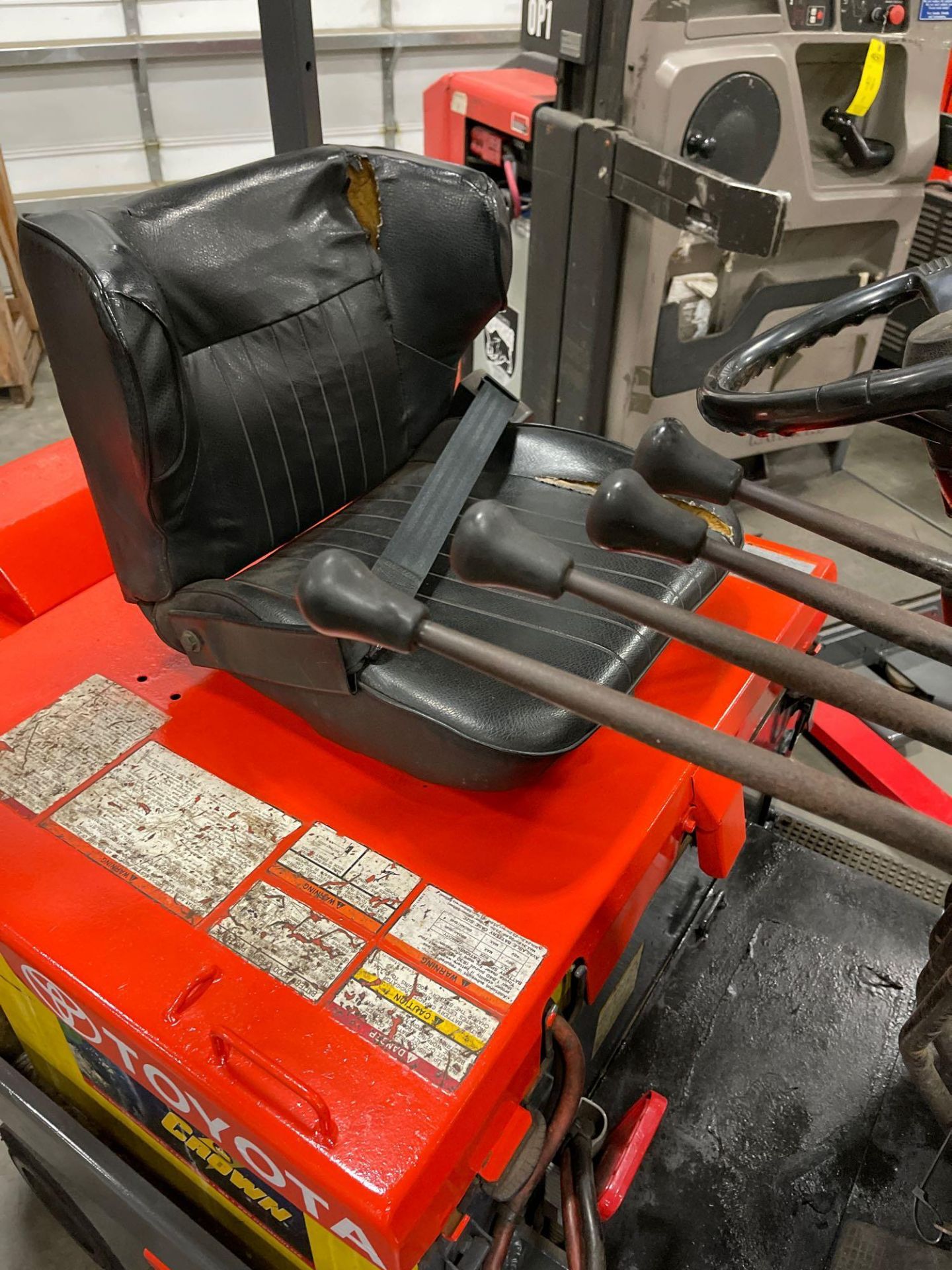 TOYOTA 5FBCU15 FORKLIFT, ROTATOR CLAMP, TILT, SIDE SHIFT ATTACHMENT, RUNS AND OPERATES - Image 5 of 9