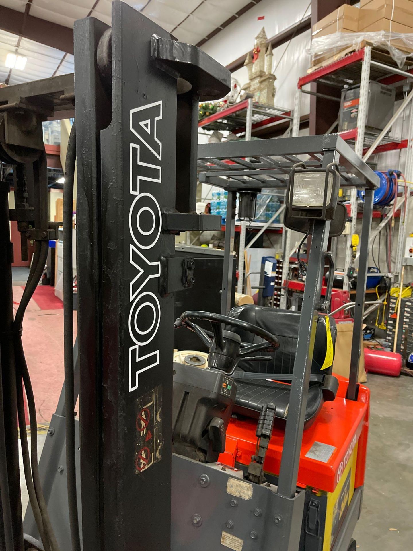 TOYOTA 5FBCU15 FORKLIFT, ROTATOR CLAMP, TILT, SIDE SHIFT ATTACHMENT, RUNS AND OPERATES - Image 8 of 9