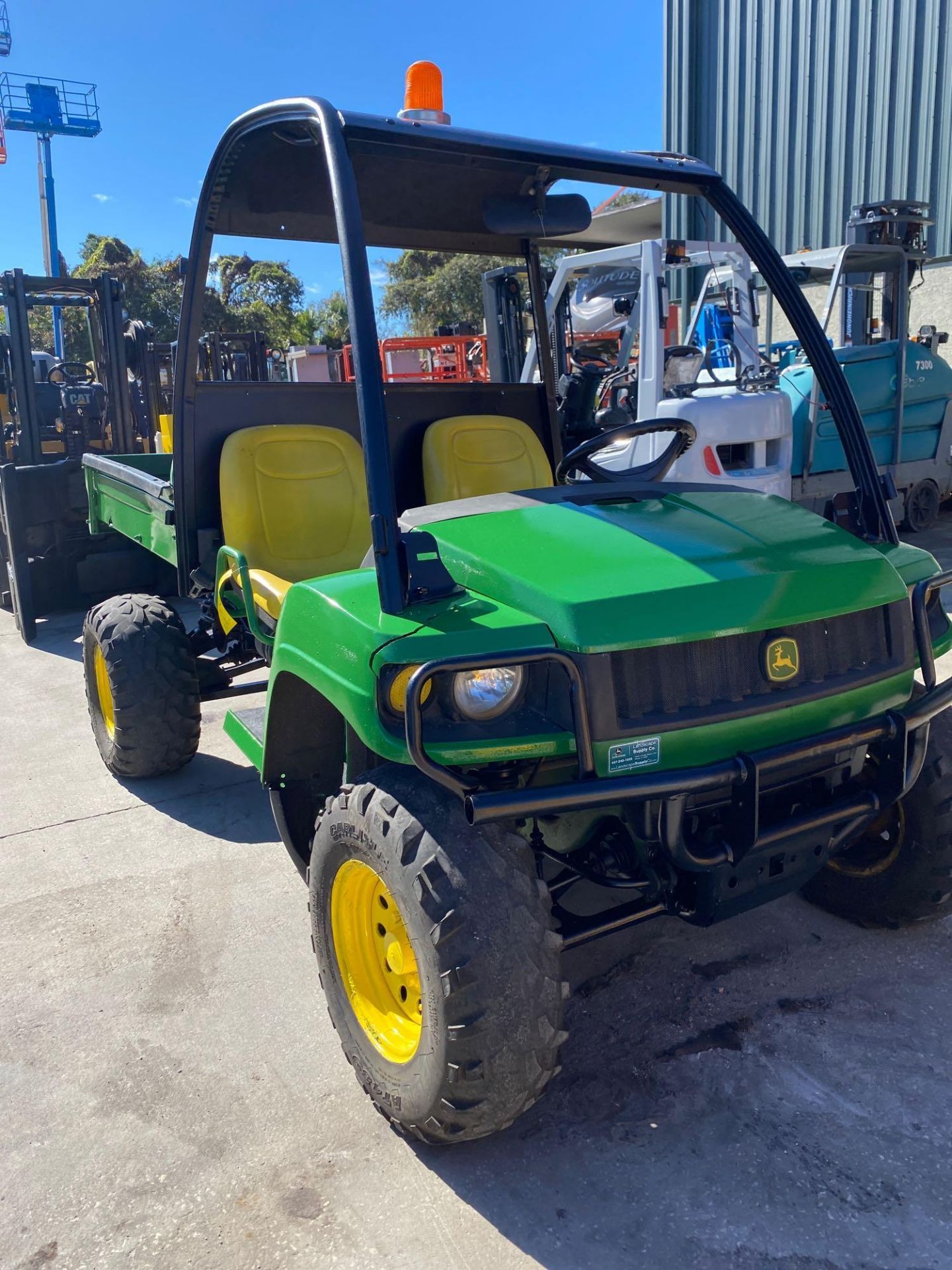 JOHN DEERE GATOR XUV ATV WITH DUMP BED, GAS POWERED, 1,713 HOURS SHOWING, RUNS AND DRIVES - Image 6 of 9