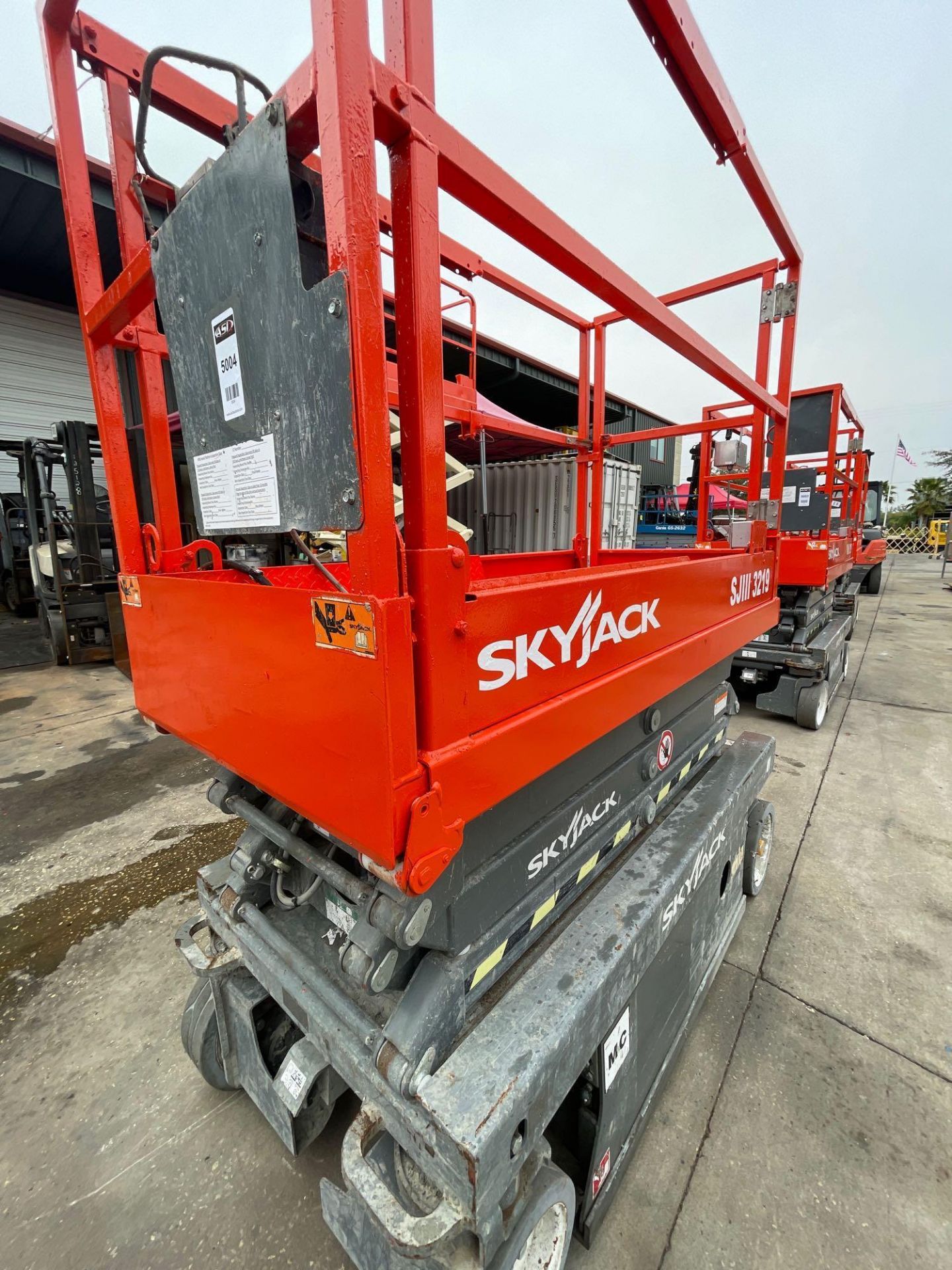 SKYJACK SJIII 3219 SCISSOR LIFT, EXTENDABLE PLATFORM, 24V BUILT IN BATTERY CHARGER, RUNS AND OPERATE - Bild 9 aus 15