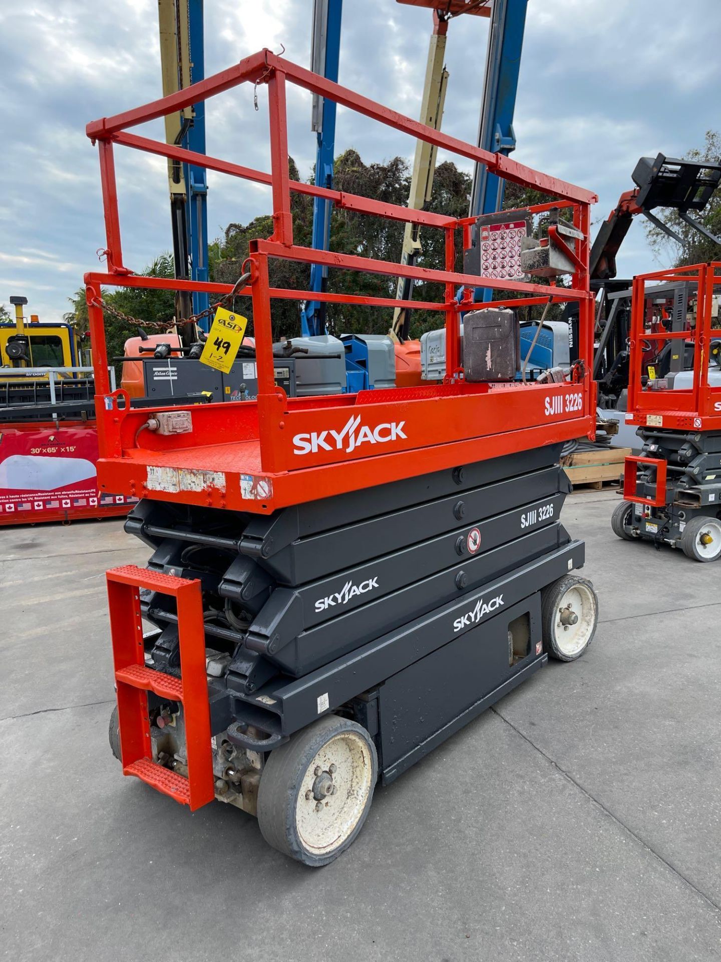 2013 SKYJACK SJIII 3226 SCISSOR LIFT, 24V BUILT IN BATTERY CHARGER, 277 HOURS SHOWING - Bild 6 aus 18