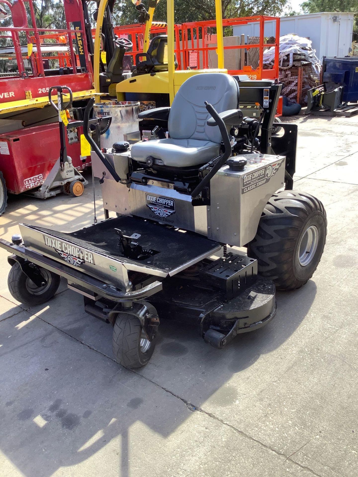 DIXIE CHOPPER ZERO TURN MOWER RUNS AND OPERATES