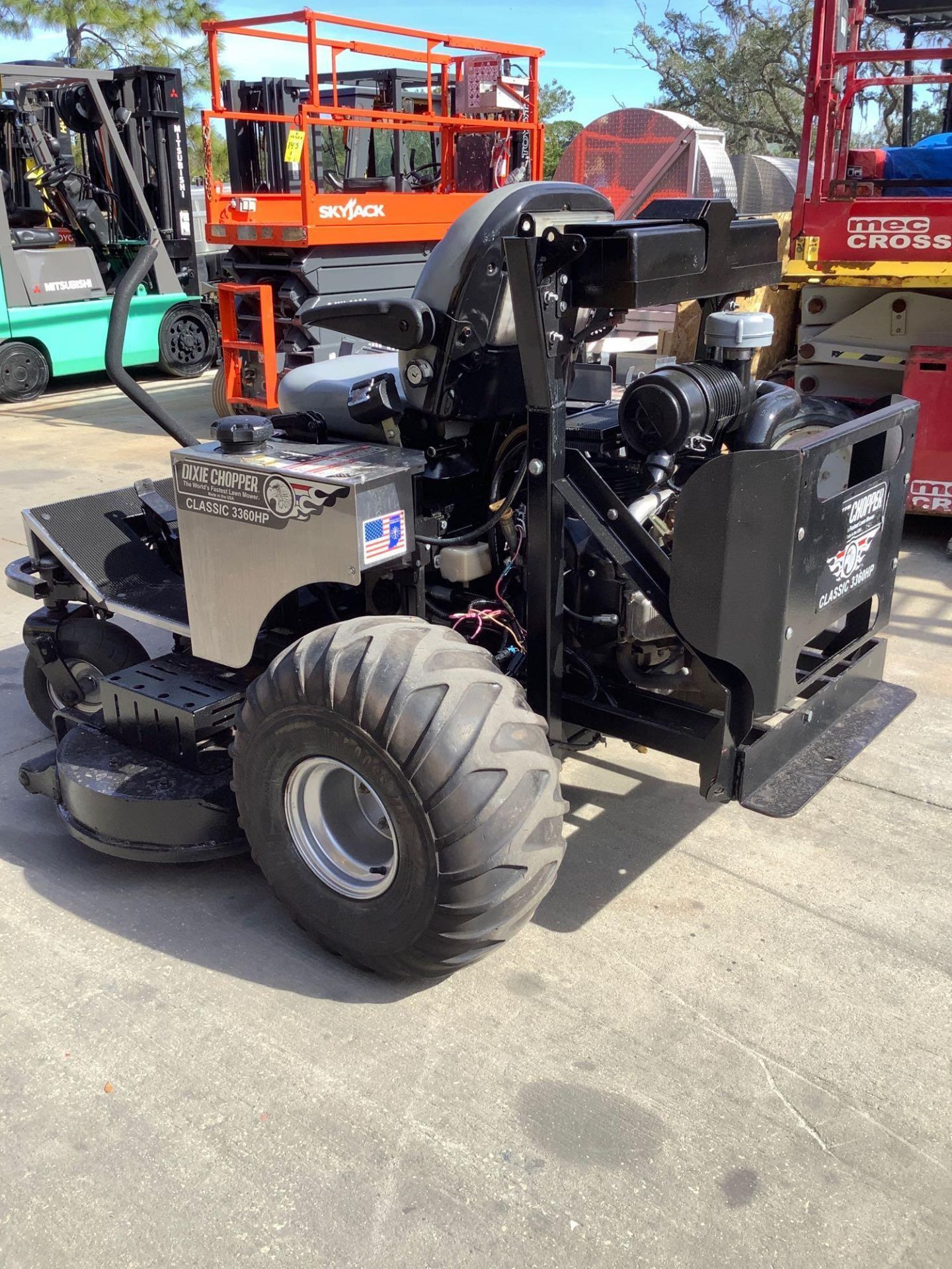 DIXIE CHOPPER ZERO TURN MOWER RUNS AND OPERATES - Image 4 of 12