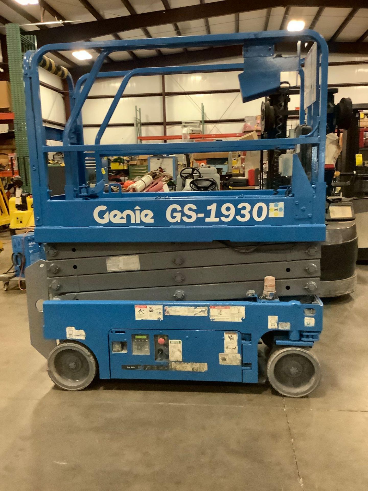 GENIE GS-1930 SCISSOR LIFT, 24V BUILT IN CHARGER, RUNS & OPERATES - Image 5 of 21