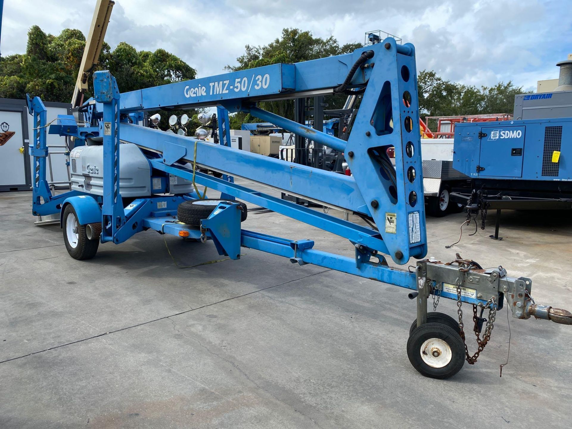 GENIE TMZ-50/30 TOW BEHIND ARTICULATING MAN LIFT 50’ HEIGHT, HONDA GAS MOTOR - Image 12 of 33