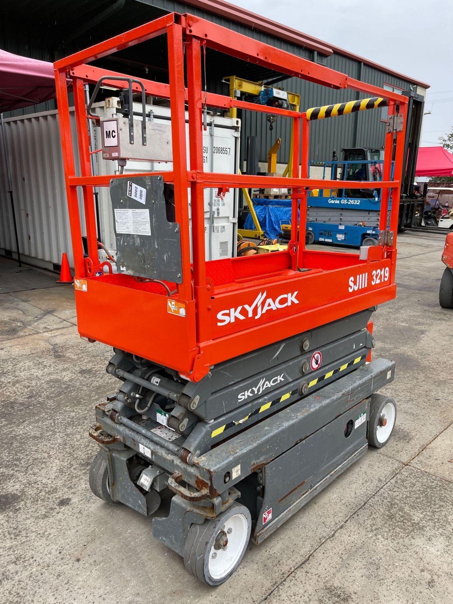 2016 SKYJACK SJIII 3219 SCISSOR LIFT, EXTENDABLE PLATFORM, 24V BUILT IN BATTERY CHARGER - Image 12 of 18