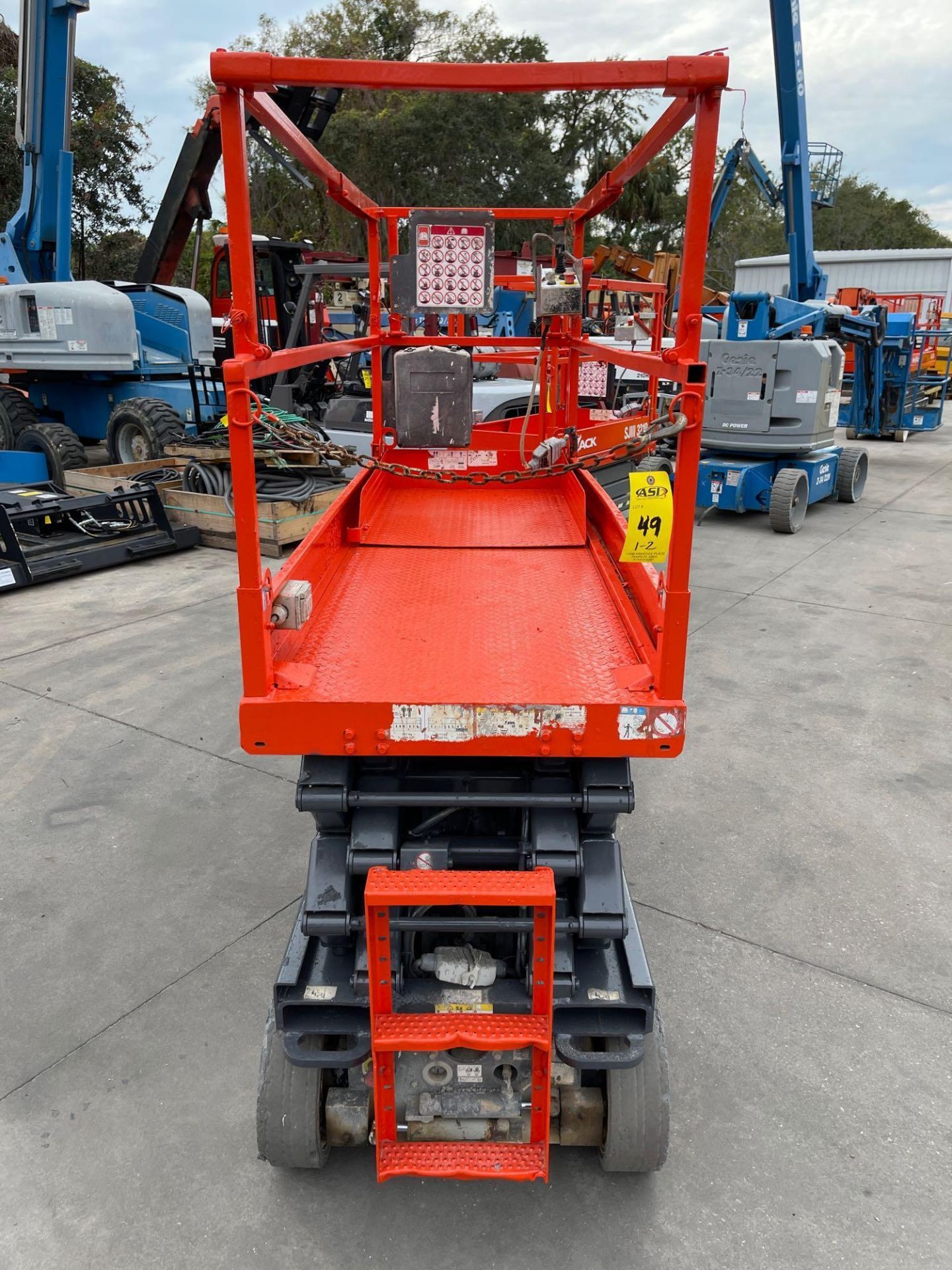 2013 SKYJACK SJIII 3226 SCISSOR LIFT, 24V BUILT IN BATTERY CHARGER, 277 HOURS SHOWING - Bild 18 aus 18